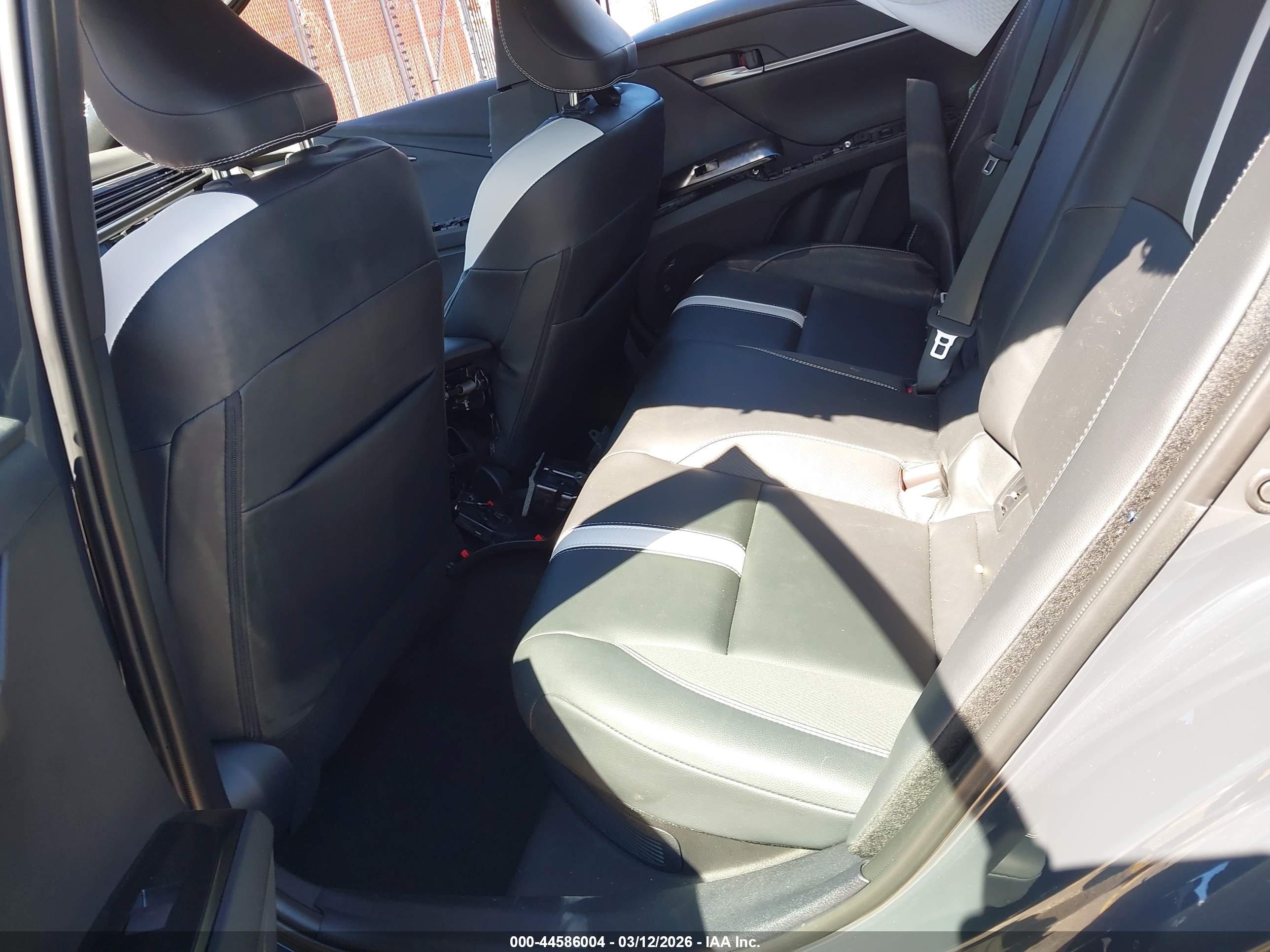 TOYOTA CAMRY image 8