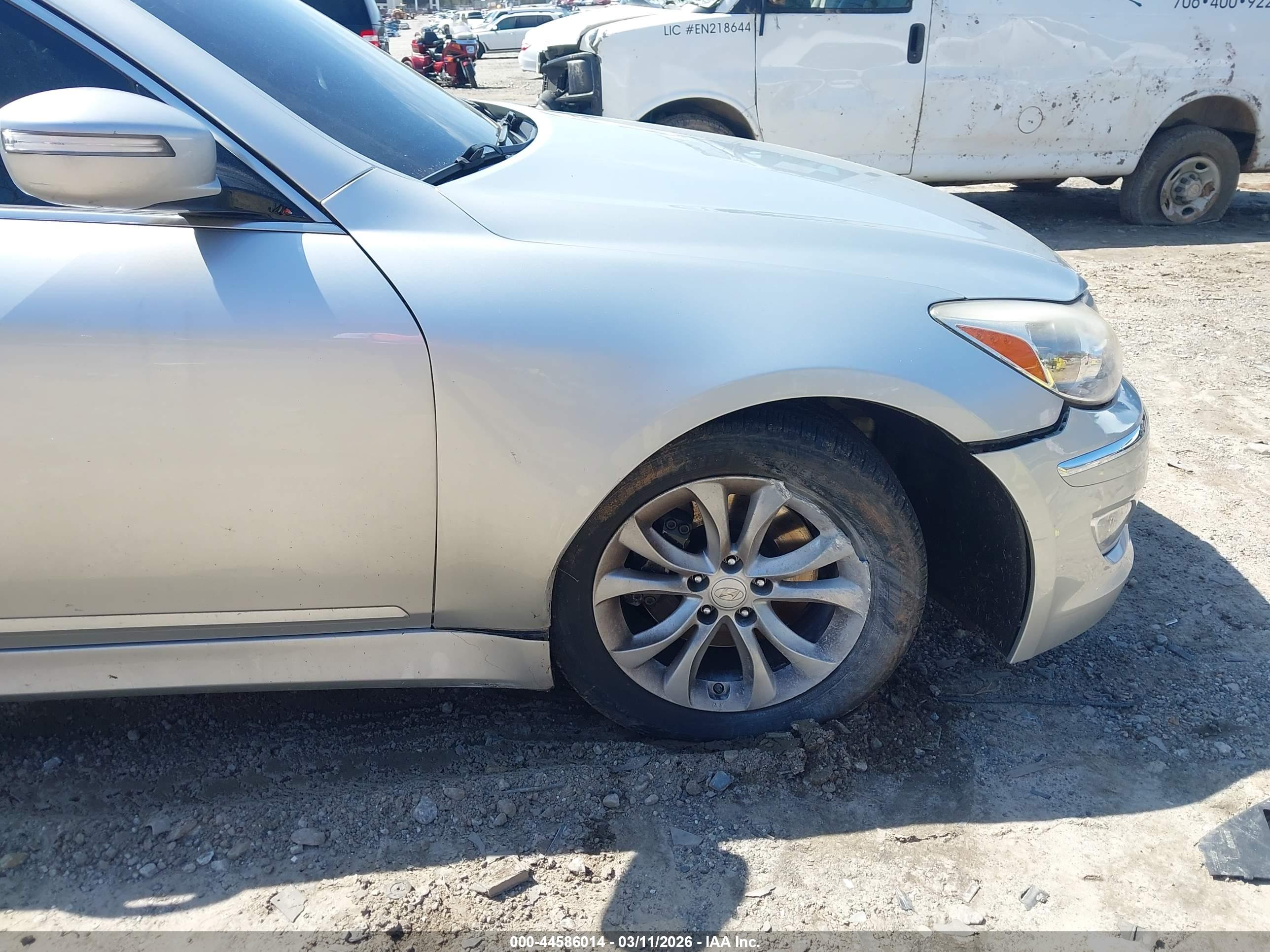HYUNDAI GENESIS image 6