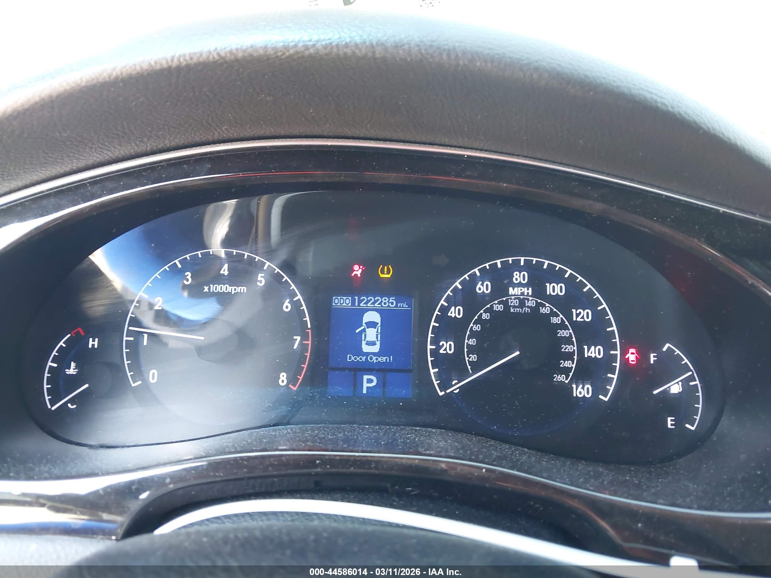 HYUNDAI GENESIS image 7