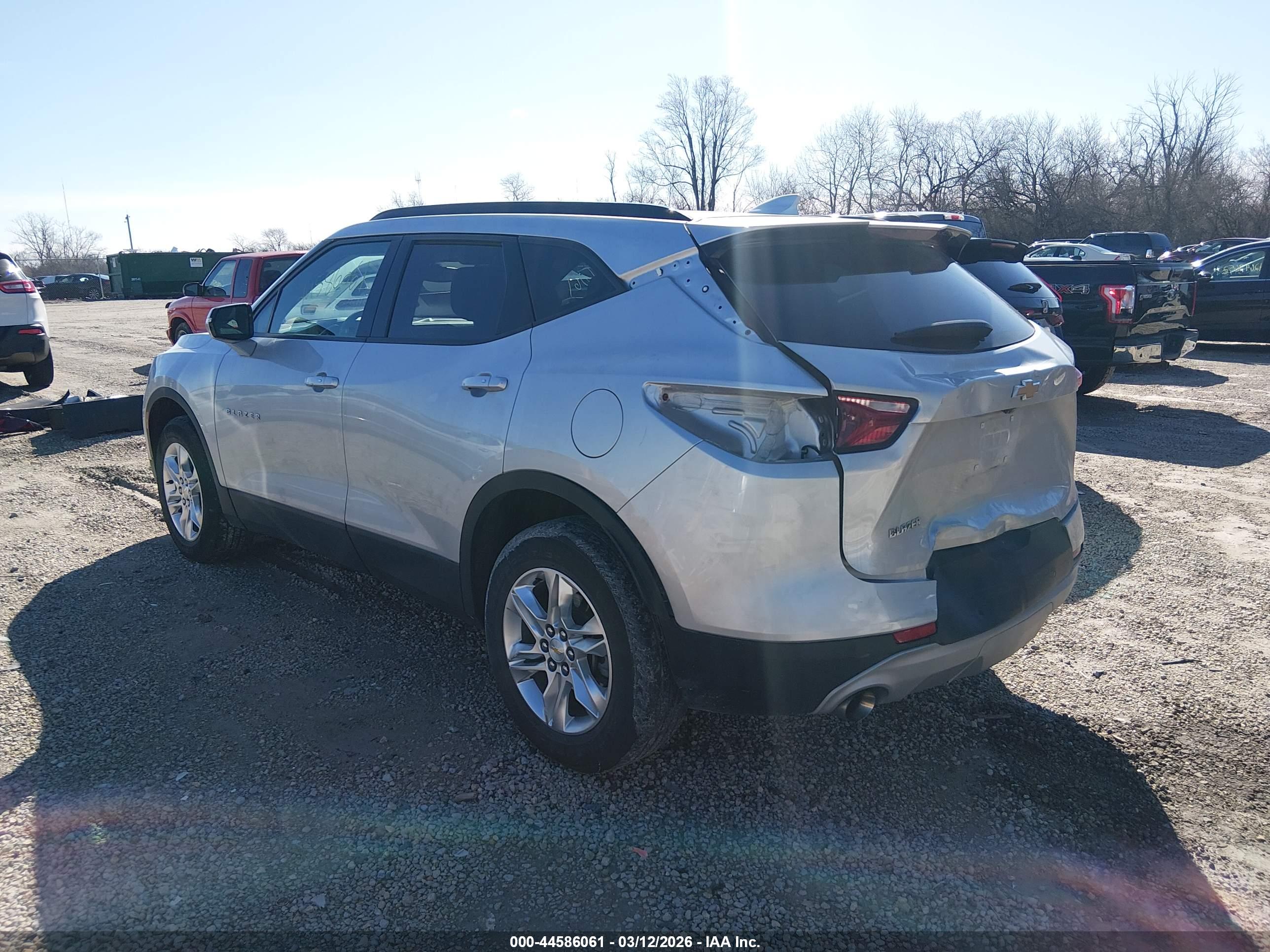 CHEVROLET BLAZER image 3