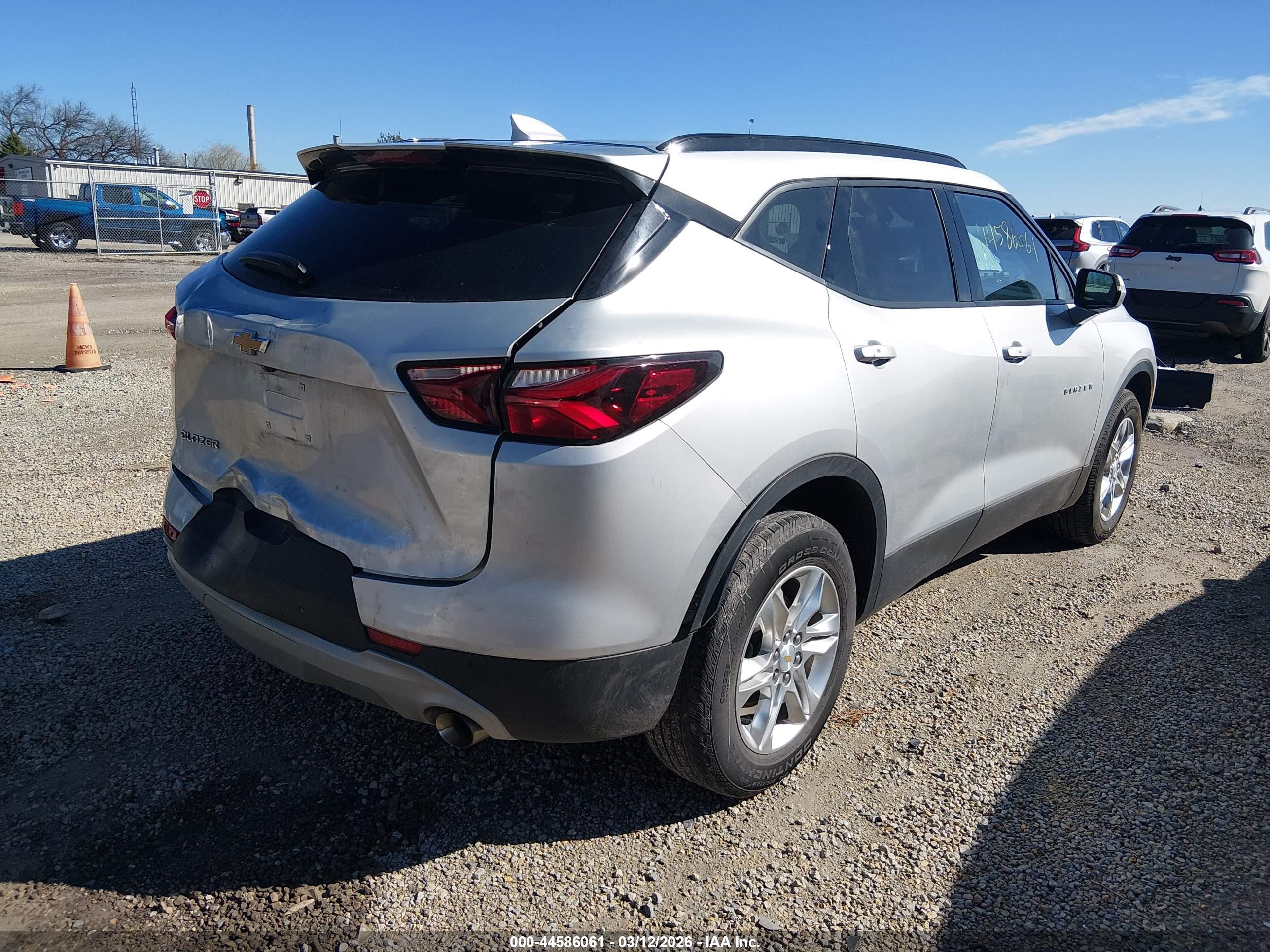 CHEVROLET BLAZER image 4