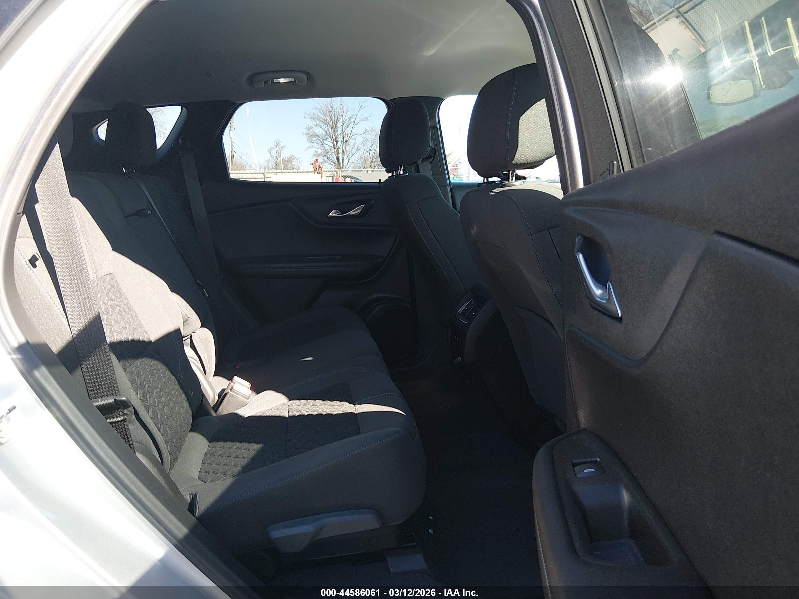 CHEVROLET BLAZER image 8