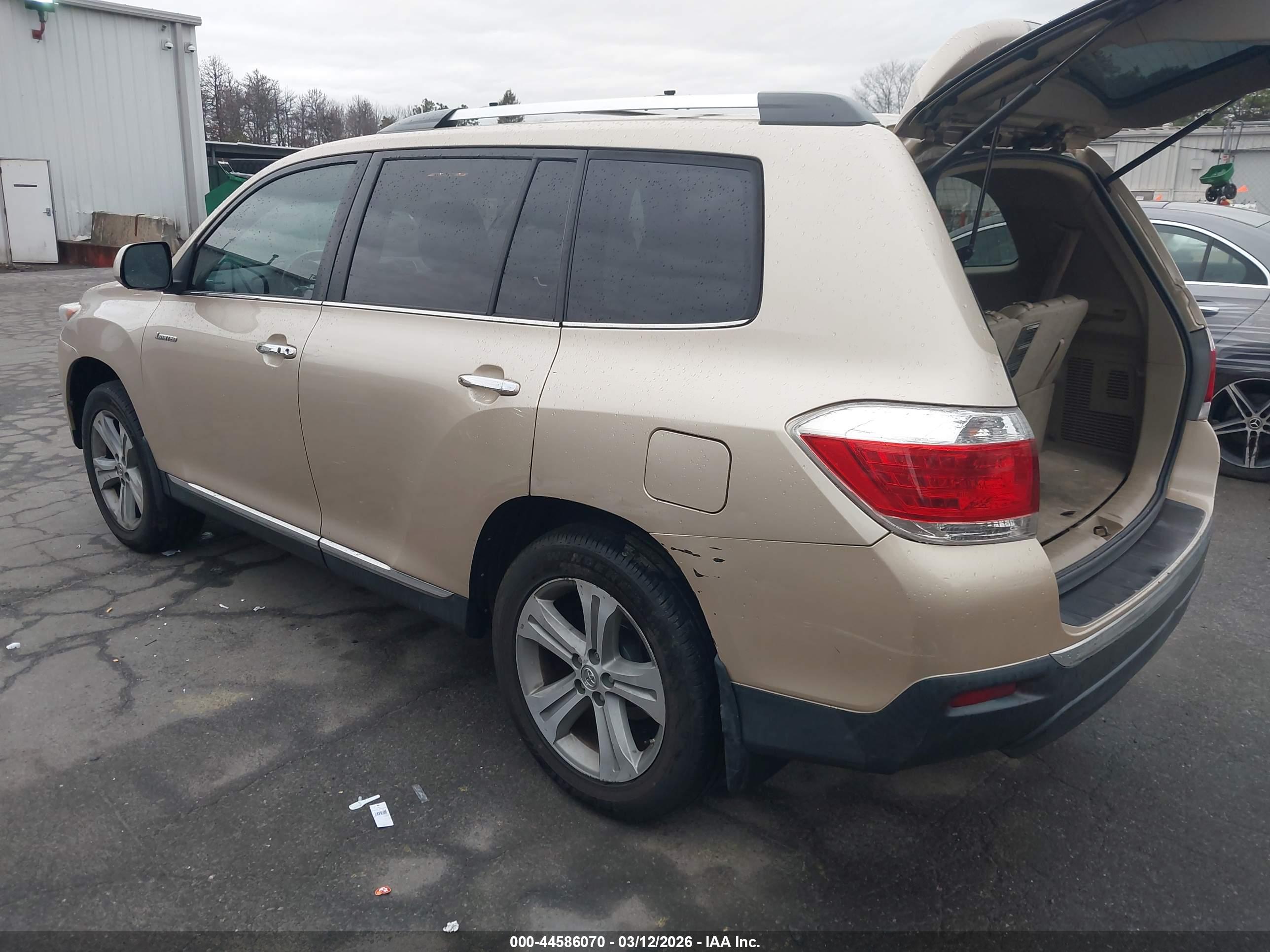 TOYOTA HIGHLANDER image 3
