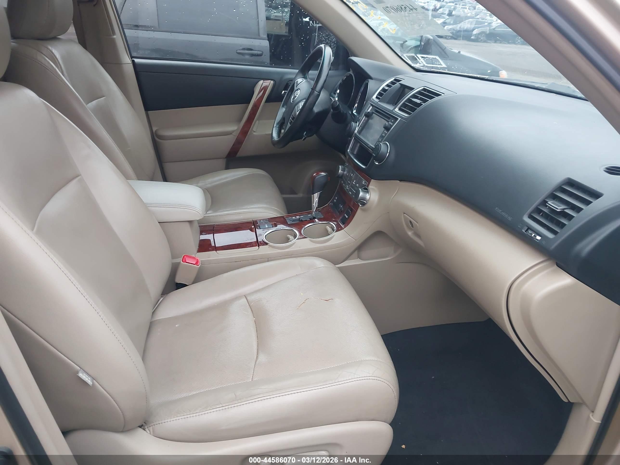 TOYOTA HIGHLANDER image 5