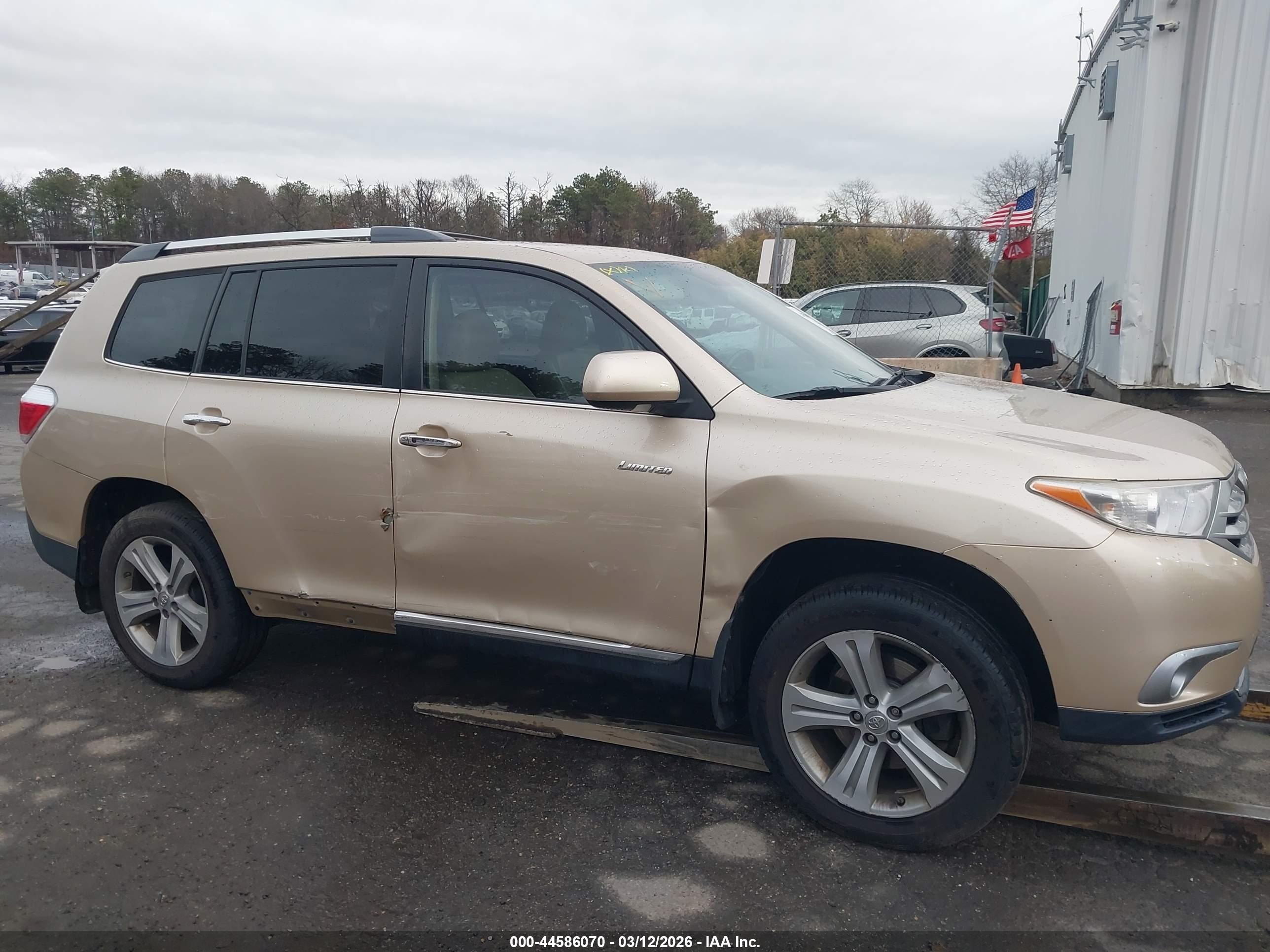 TOYOTA HIGHLANDER image 6