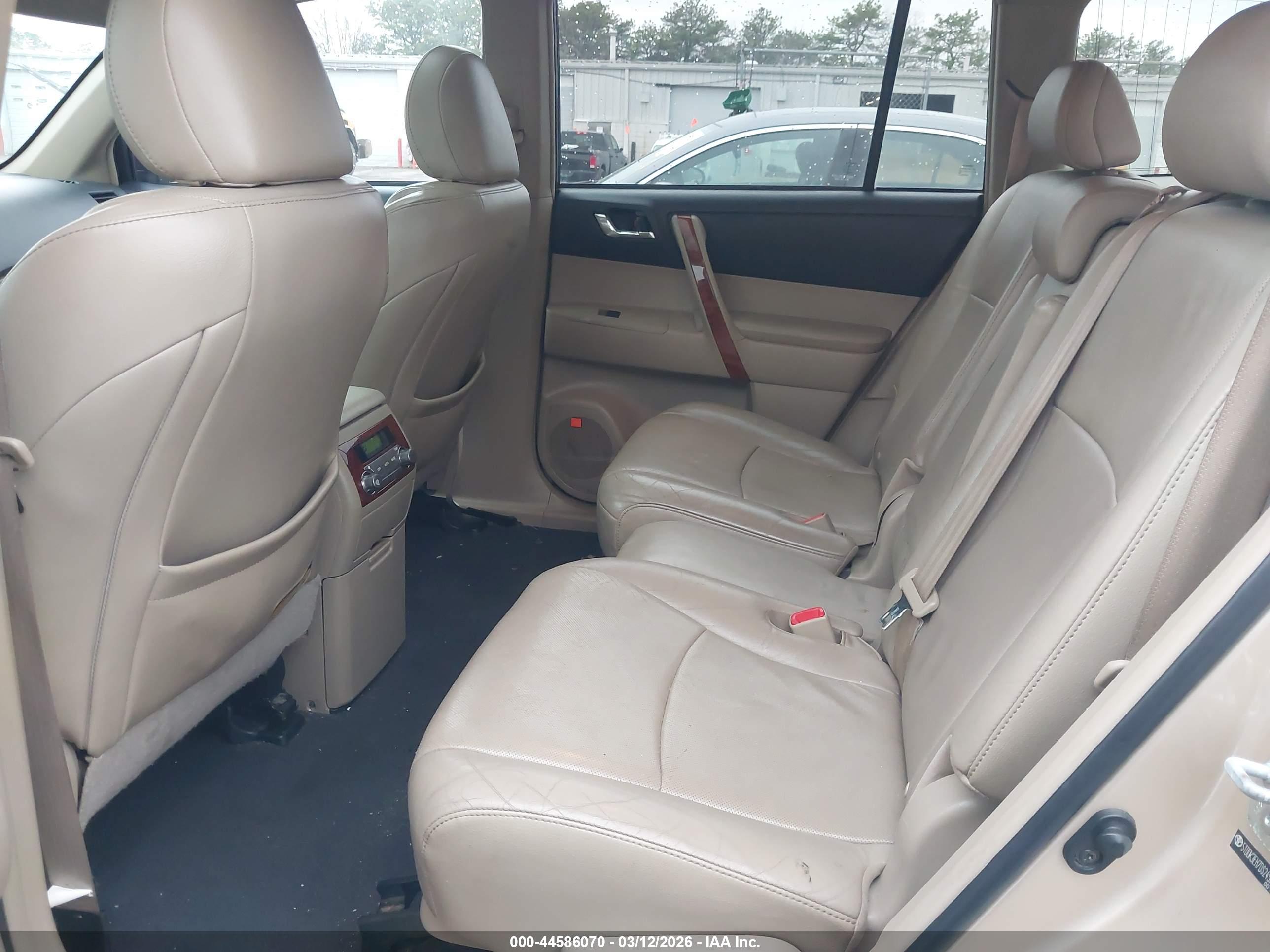 TOYOTA HIGHLANDER image 8