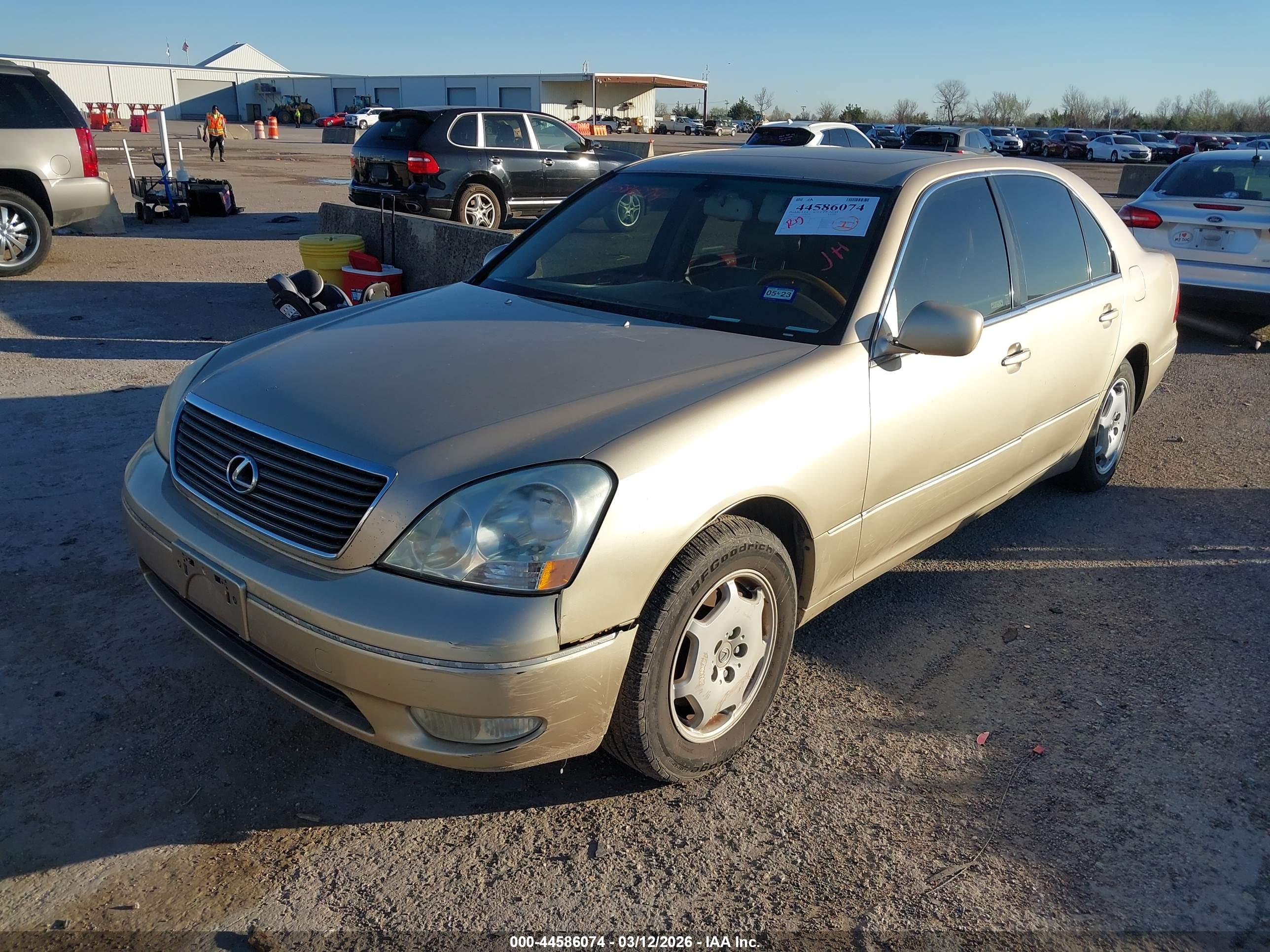 LEXUS LS image 2