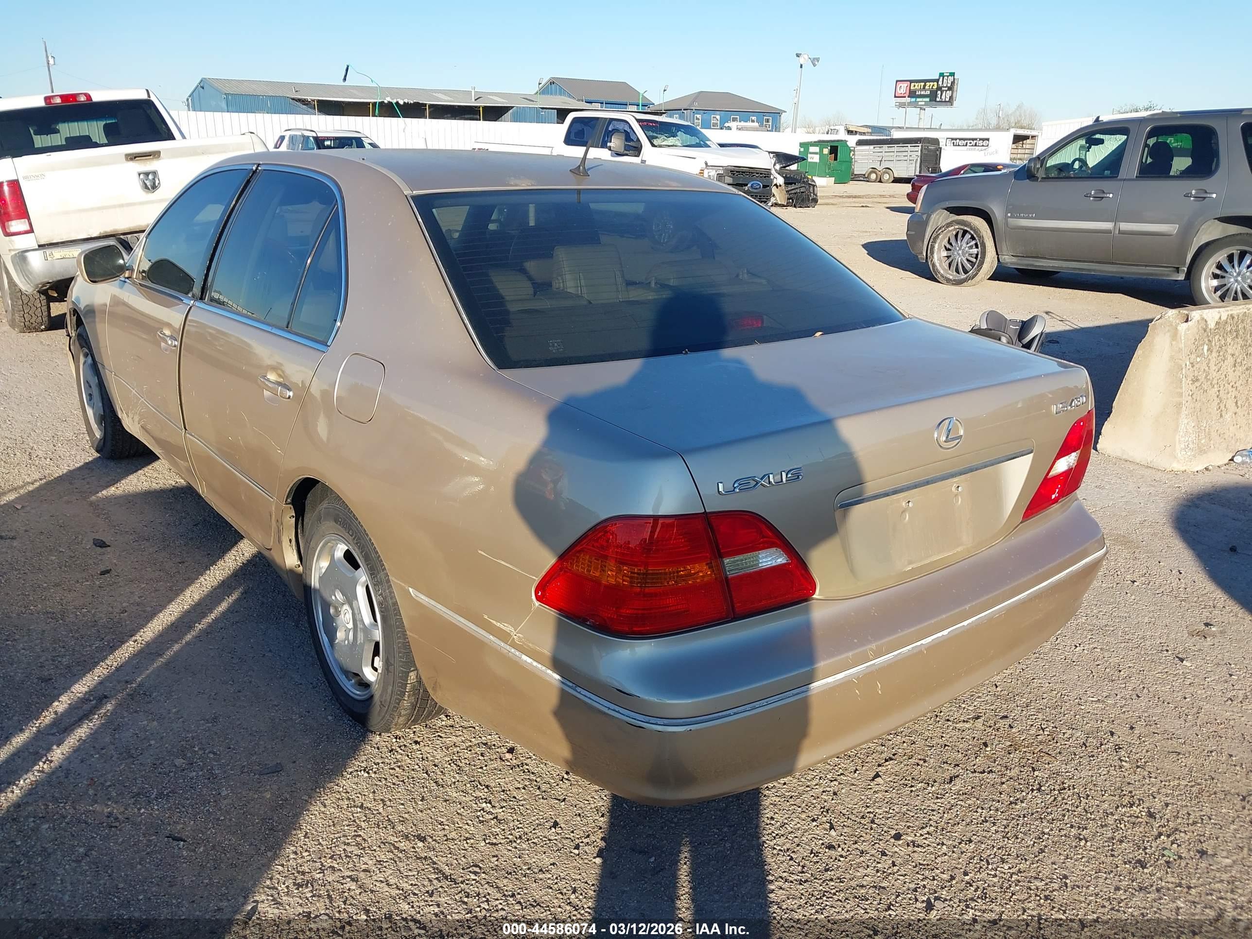 LEXUS LS image 3