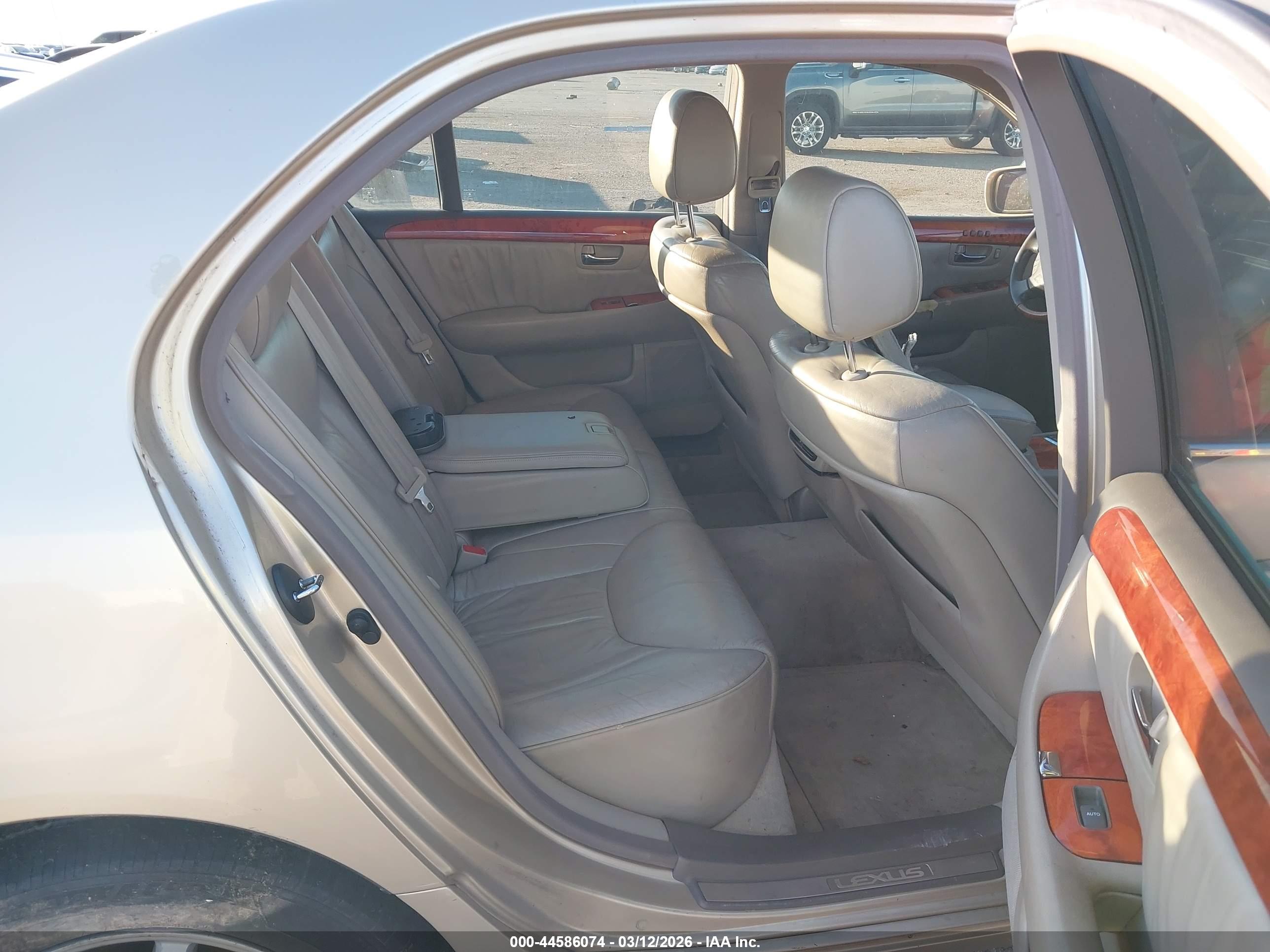 LEXUS LS image 8