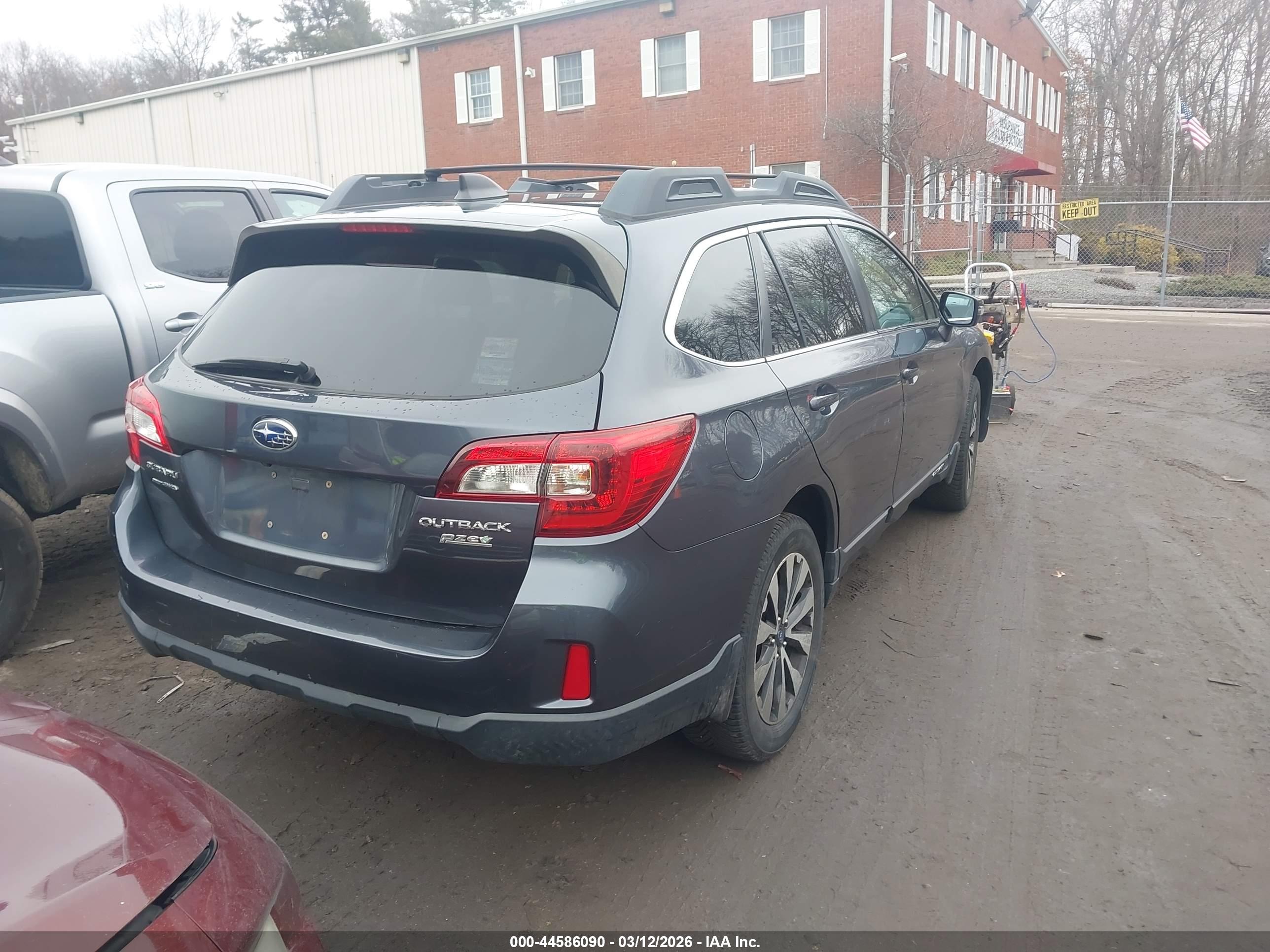 SUBARU OUTBACK image 4