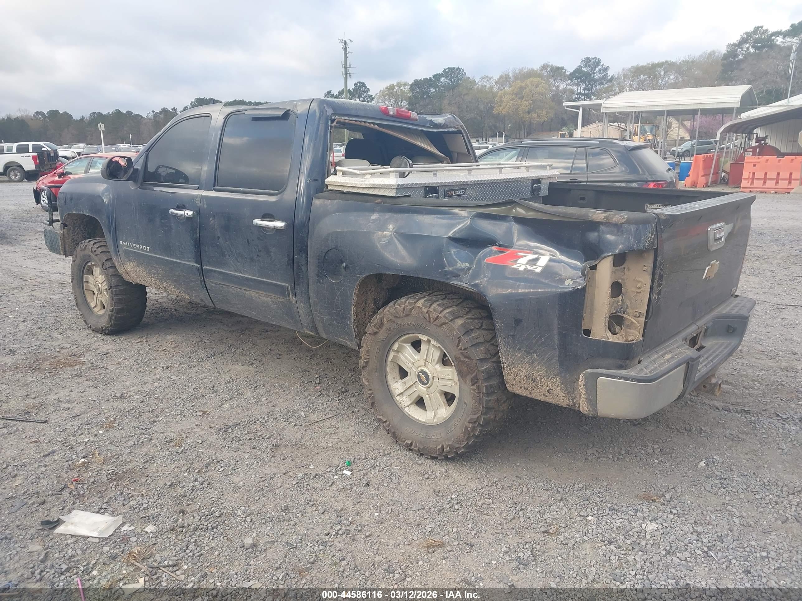 CHEVROLET SILVERADO image 3