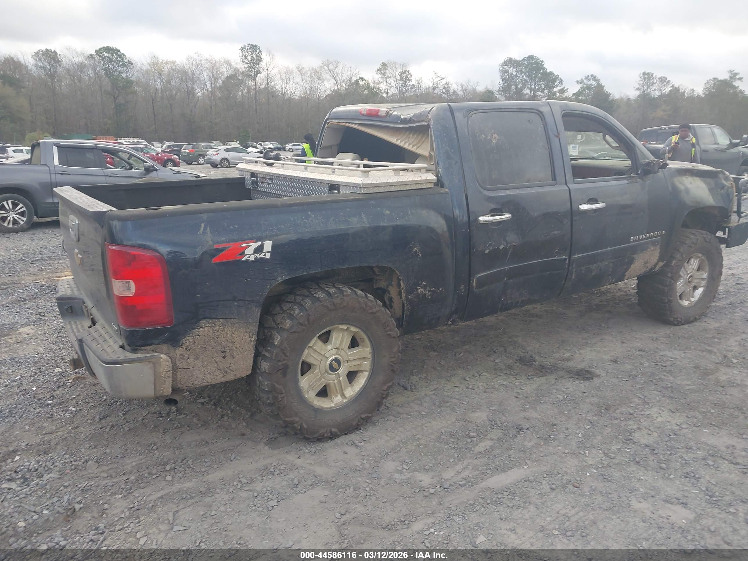CHEVROLET SILVERADO image 4