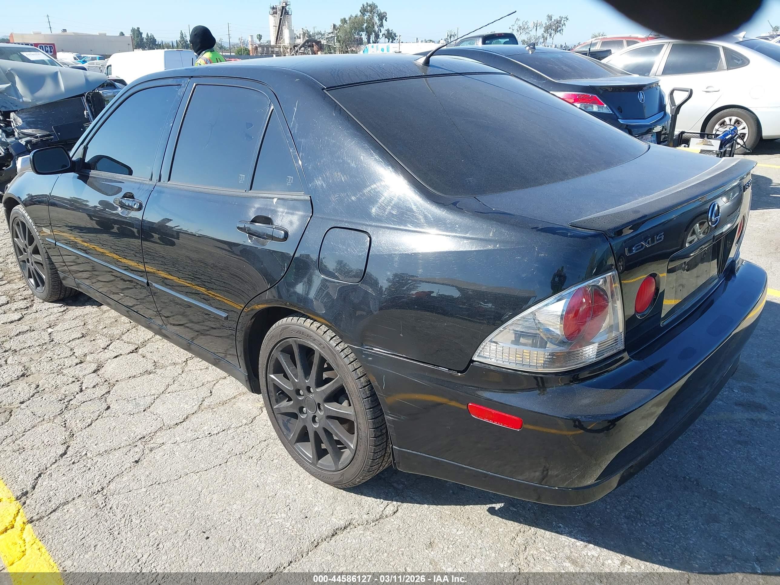 LEXUS IS image 3