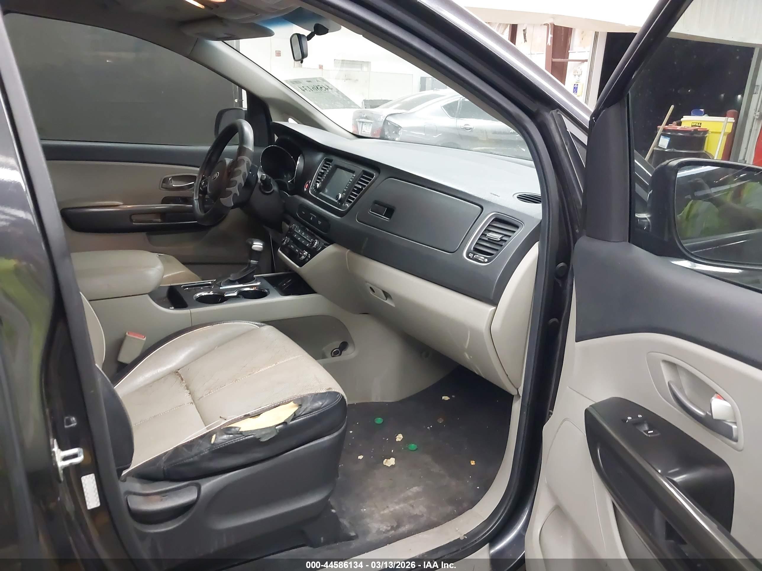 KIA SEDONA image 5