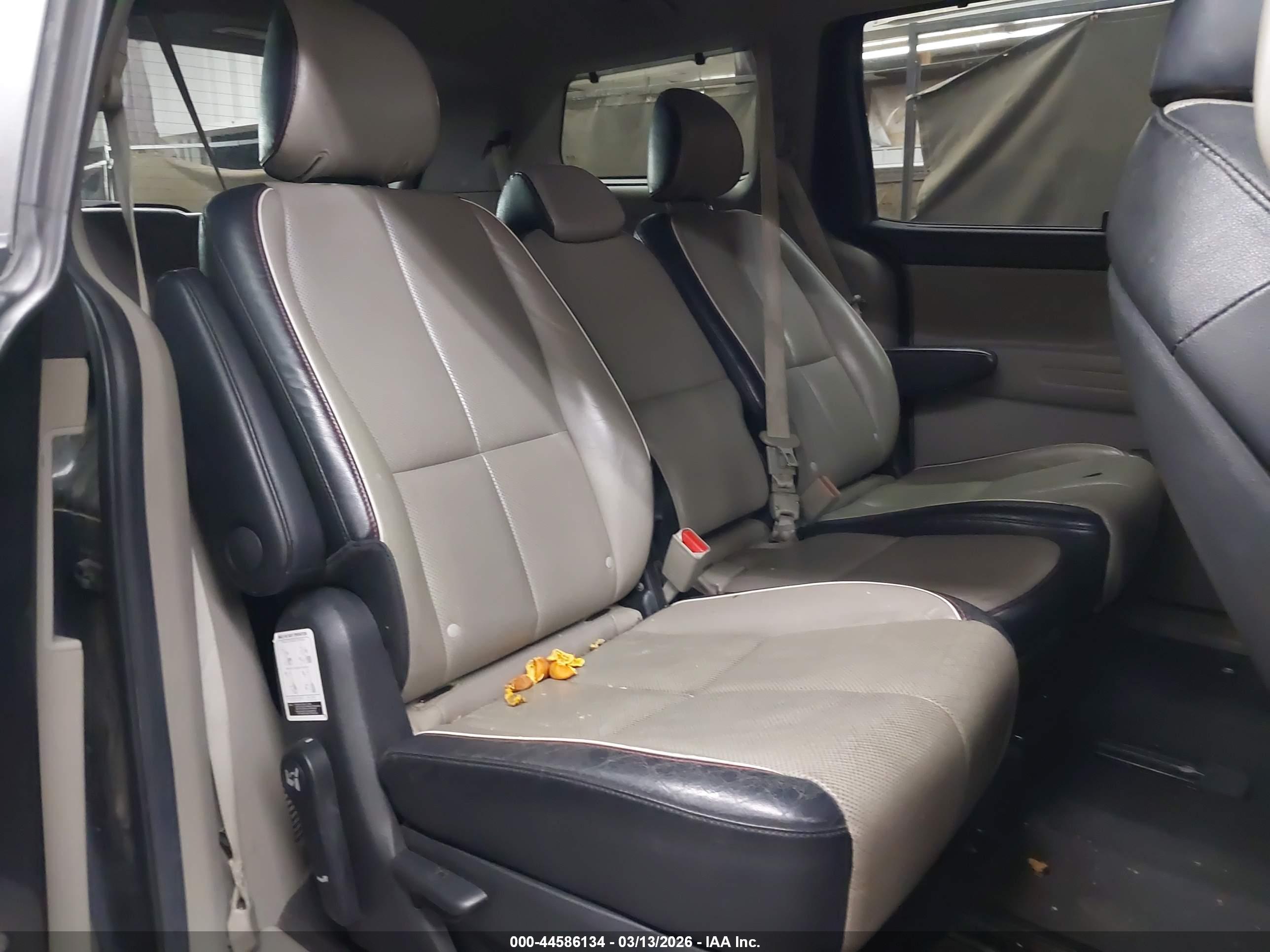 KIA SEDONA image 8