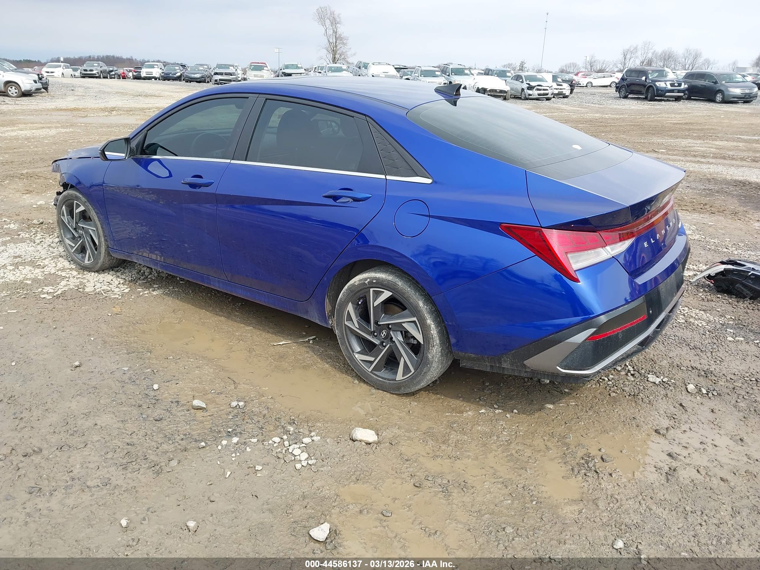 HYUNDAI ELANTRA image 3
