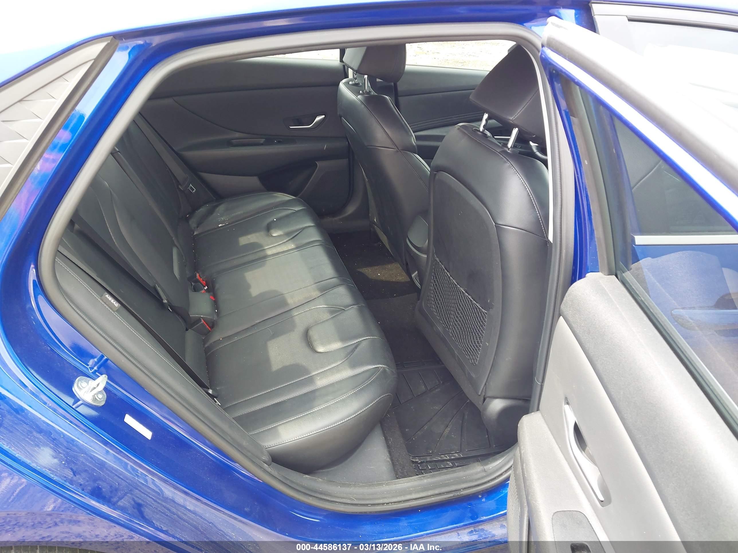 HYUNDAI ELANTRA image 8