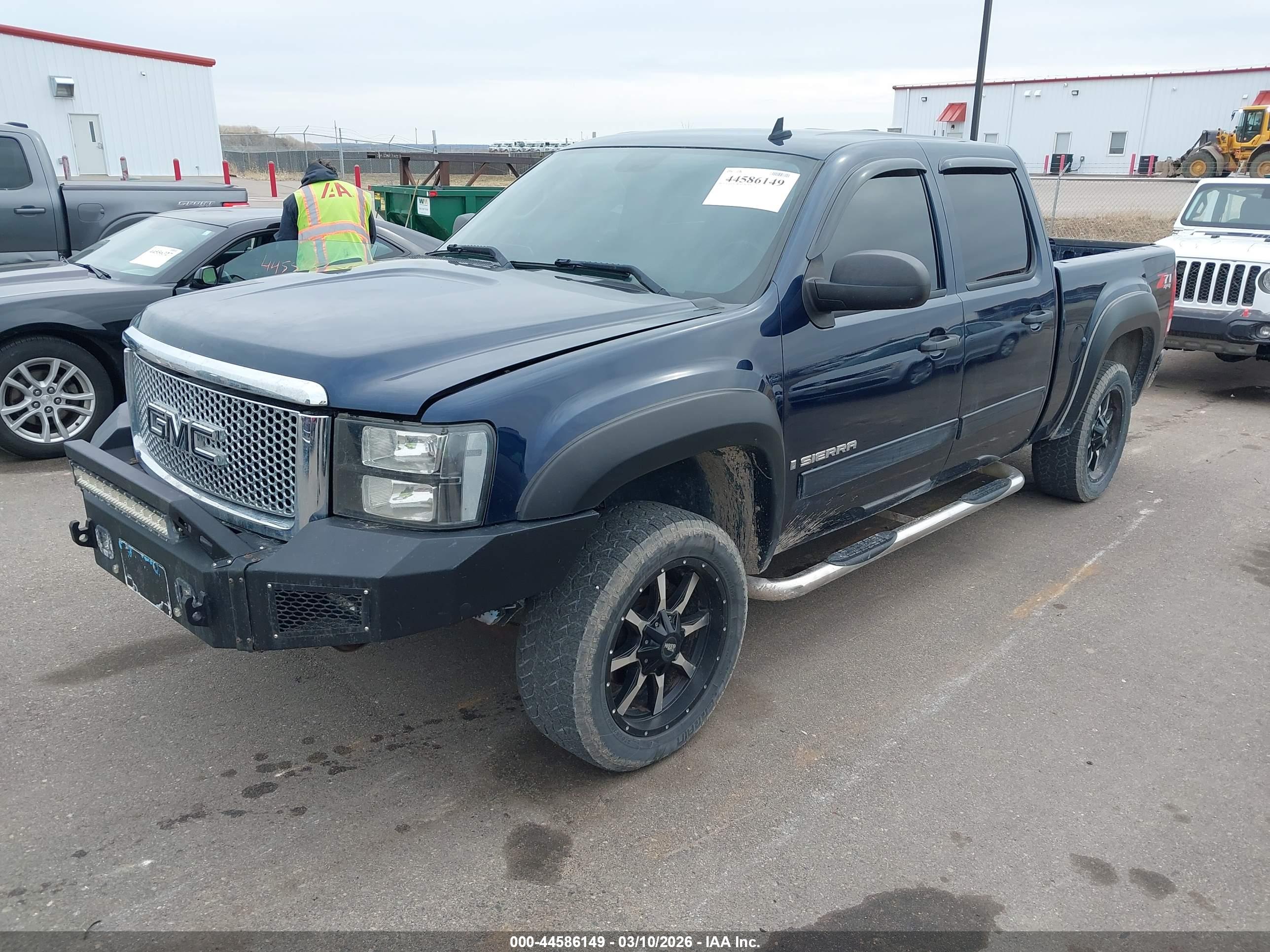 GMC SIERRA image 2