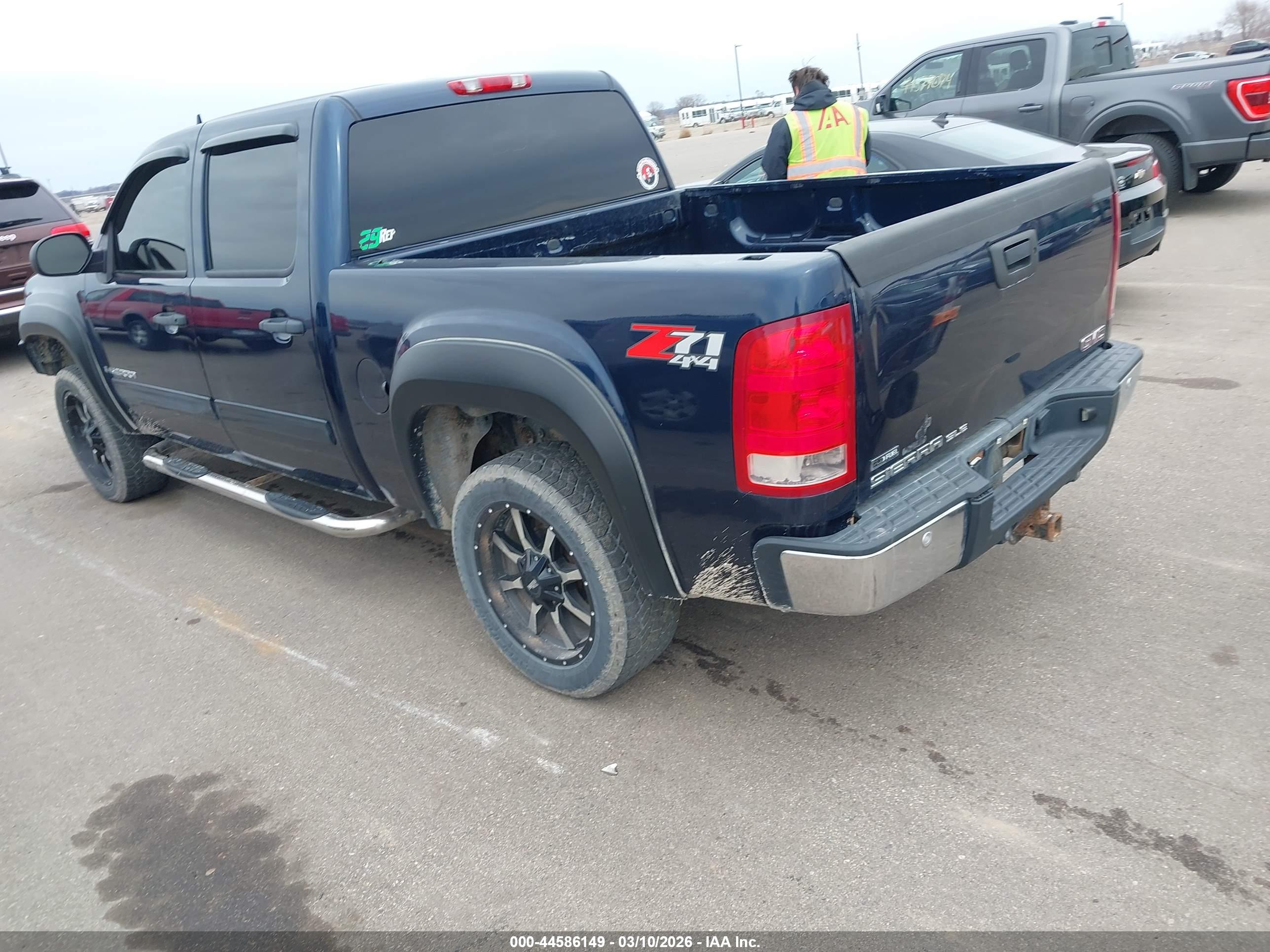 GMC SIERRA image 3
