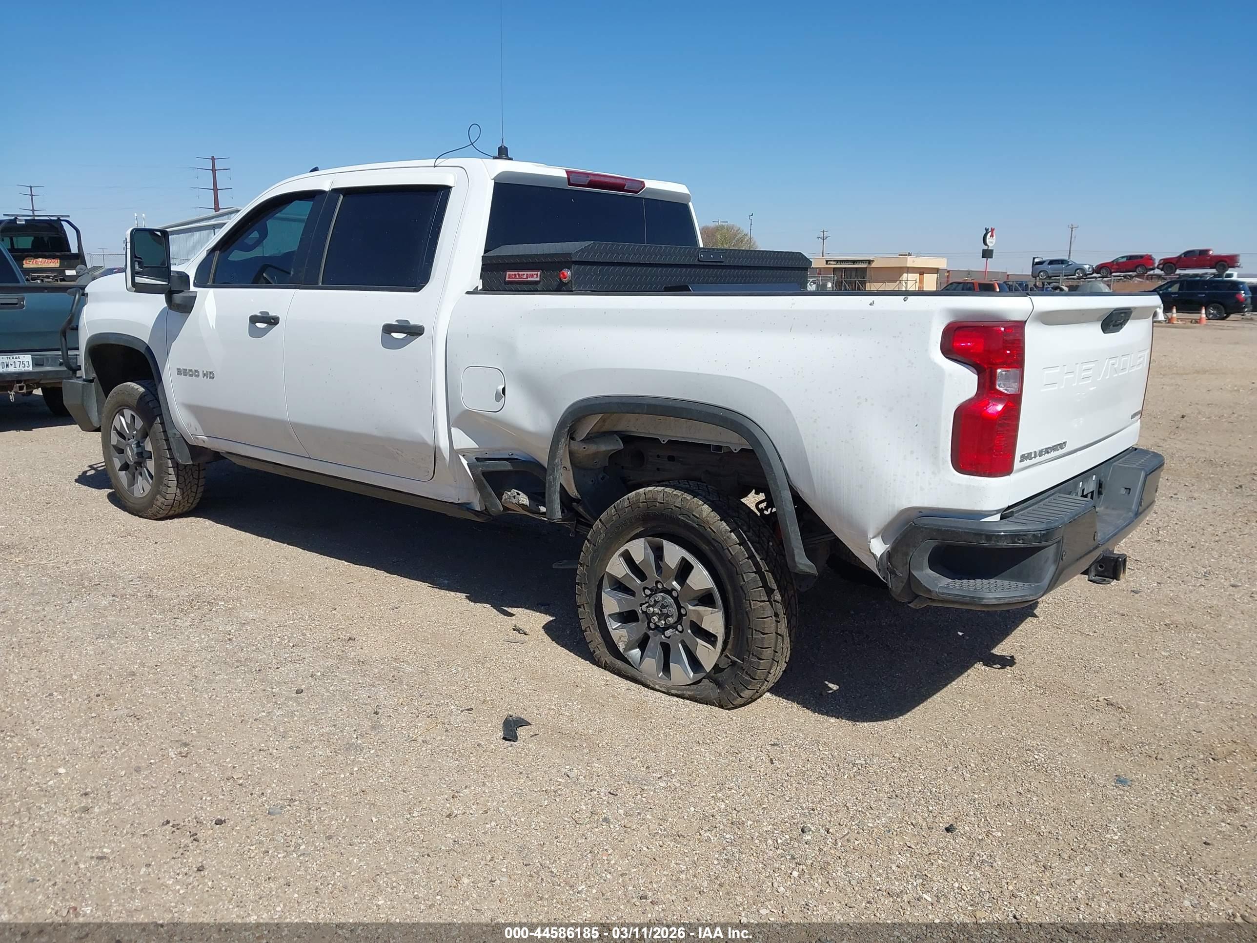 CHEVROLET SILVERADO image 3