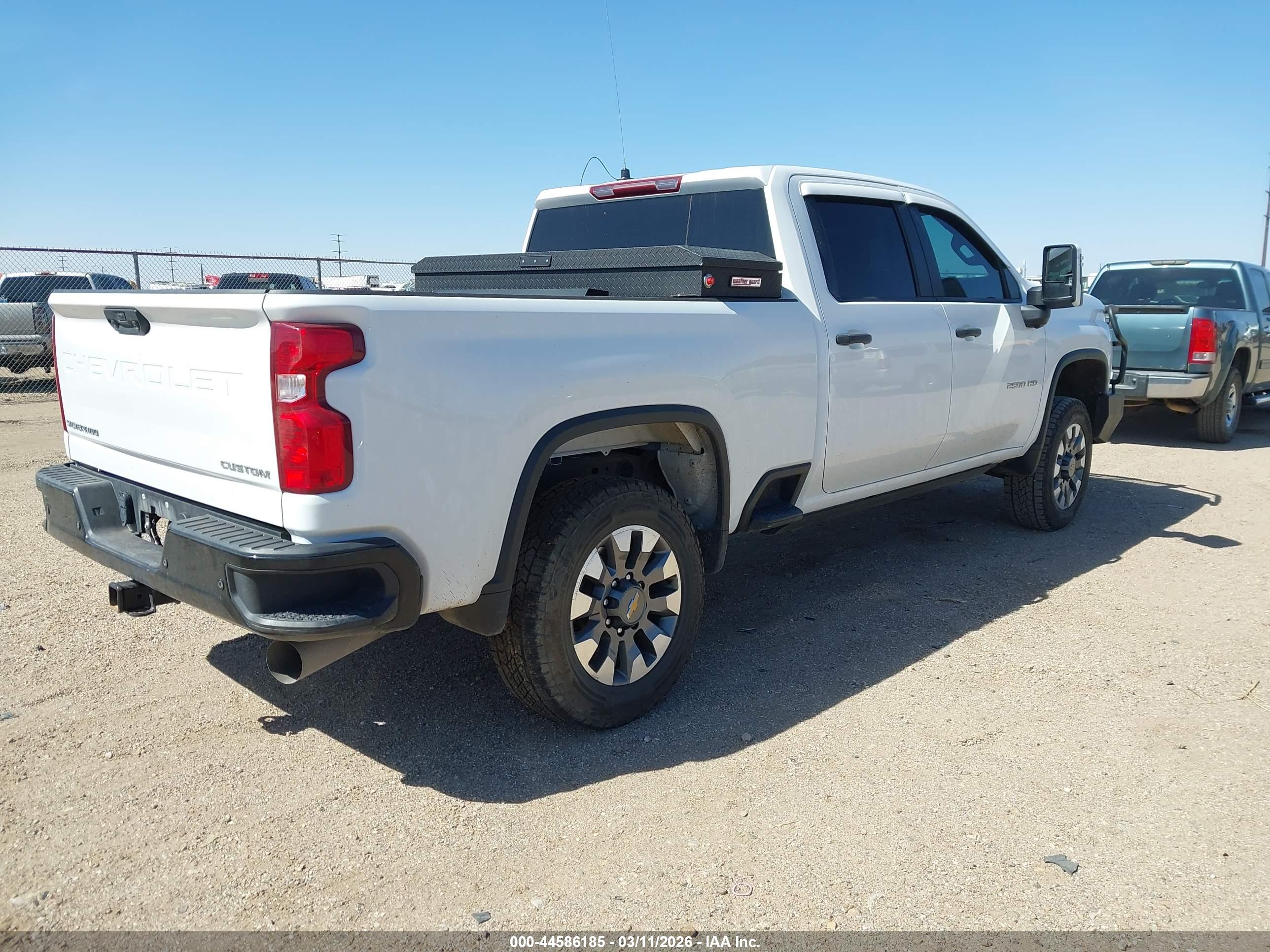CHEVROLET SILVERADO image 4