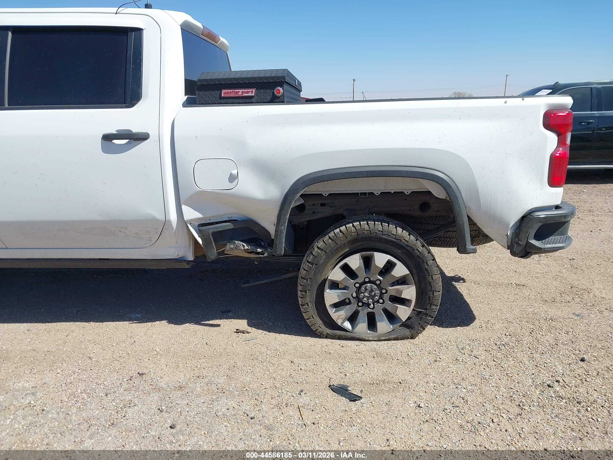CHEVROLET SILVERADO image 6