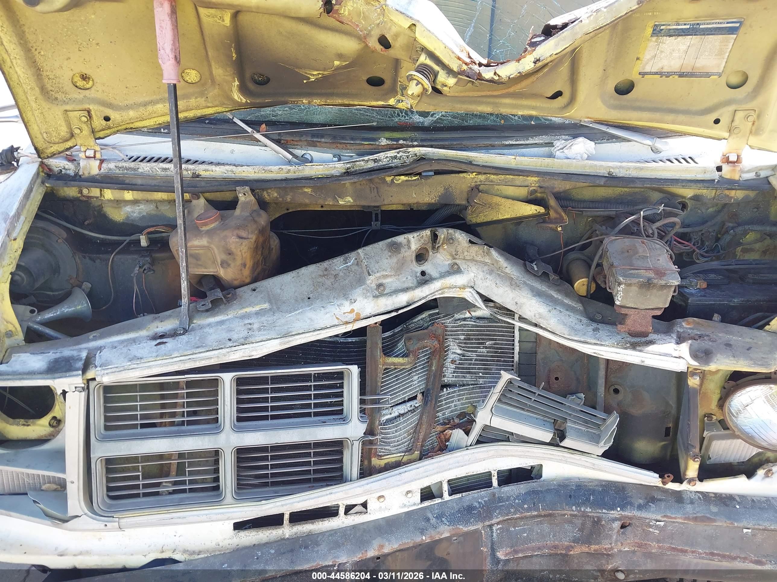 GMC CUTAWAY image 10