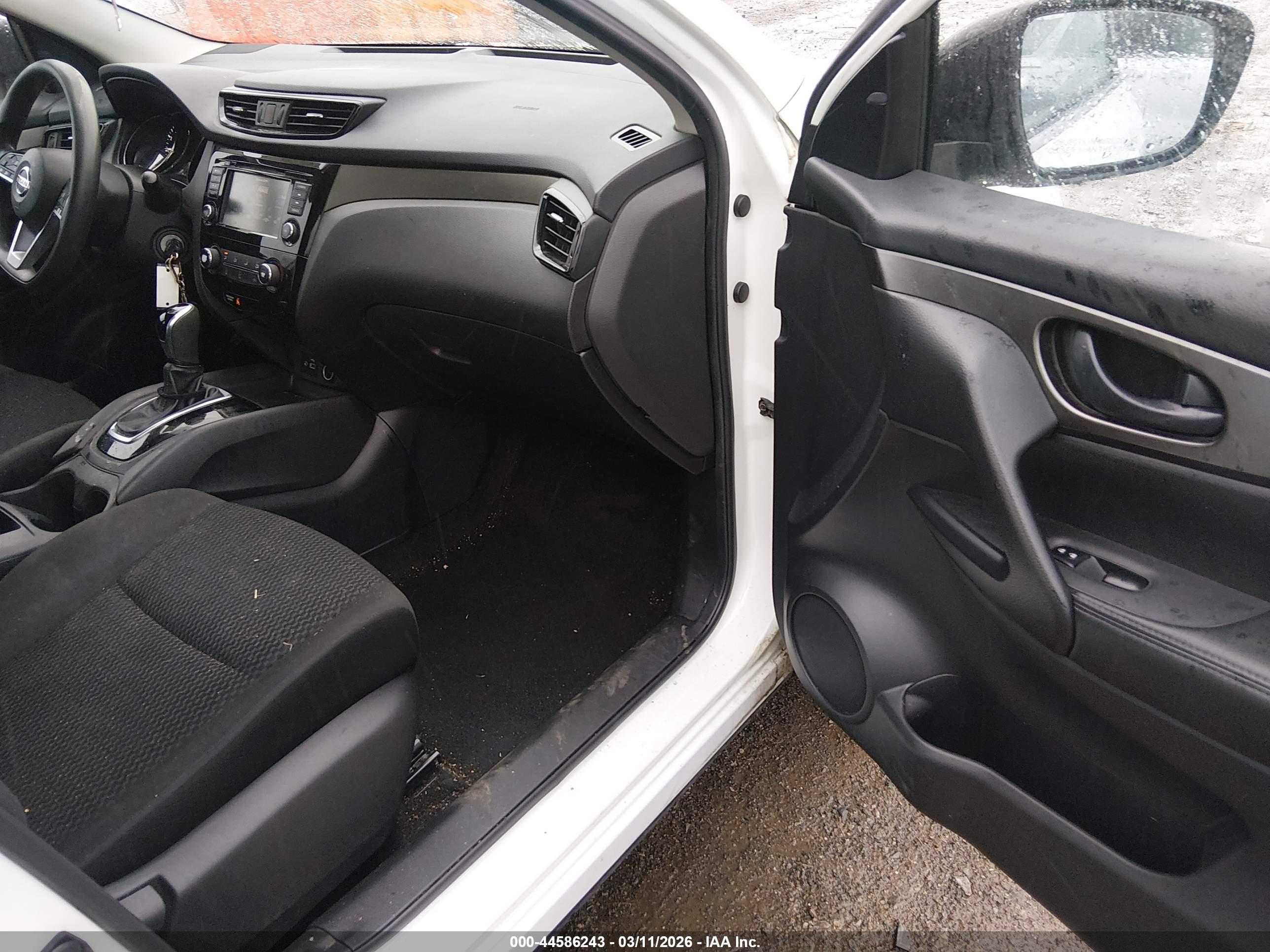 NISSAN ROGUE image 5