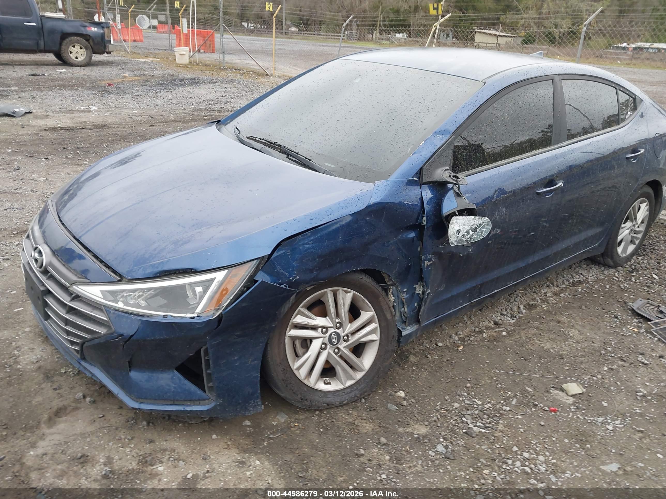 HYUNDAI ELANTRA image 2