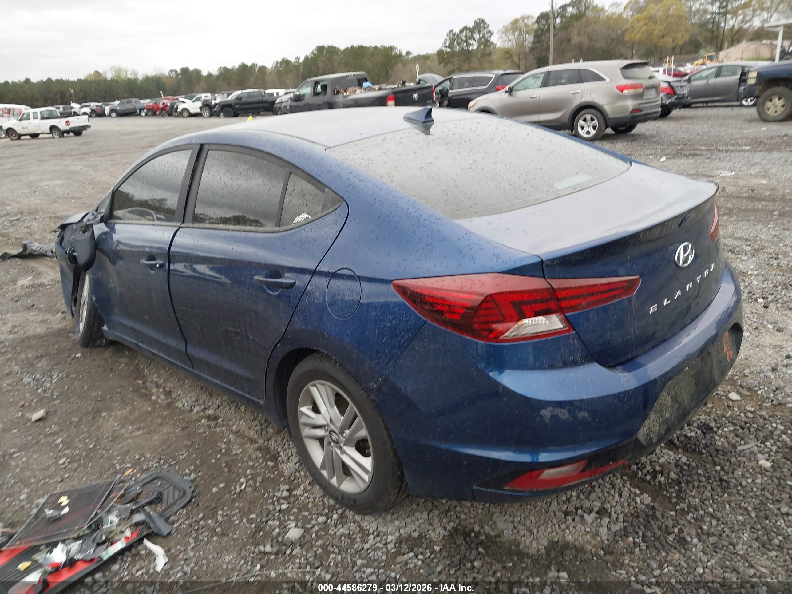 HYUNDAI ELANTRA image 3
