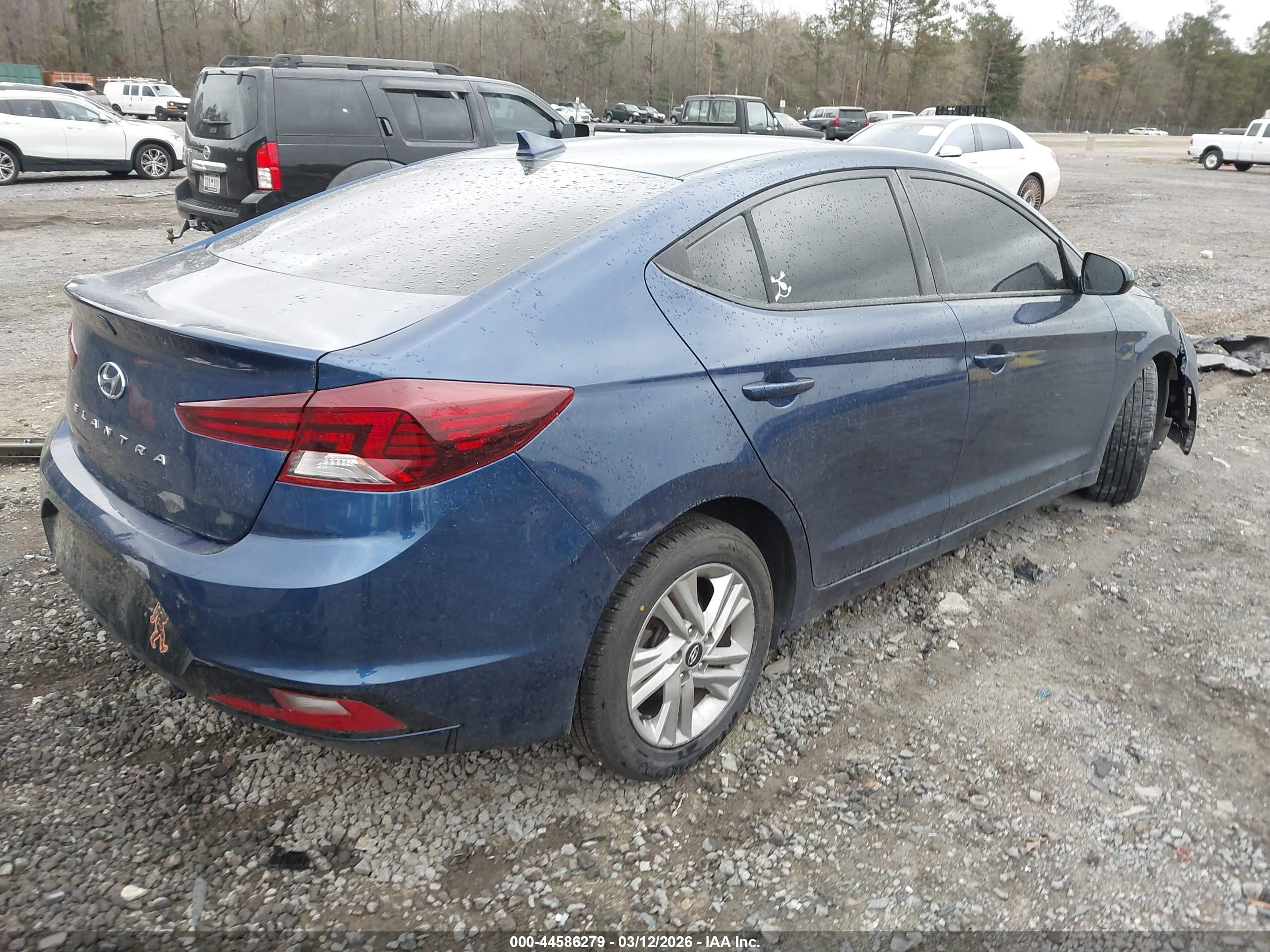 HYUNDAI ELANTRA image 4