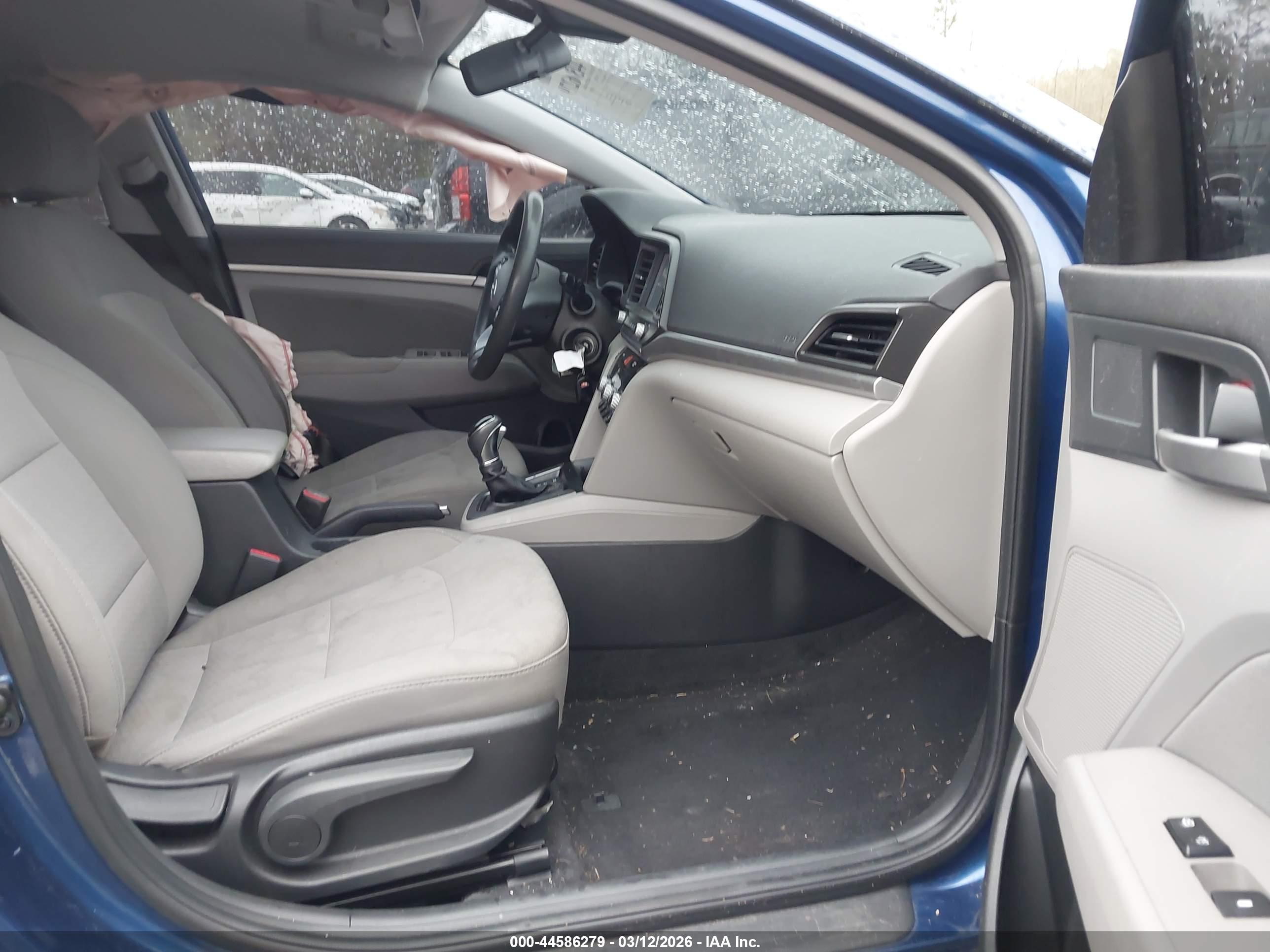 HYUNDAI ELANTRA image 5