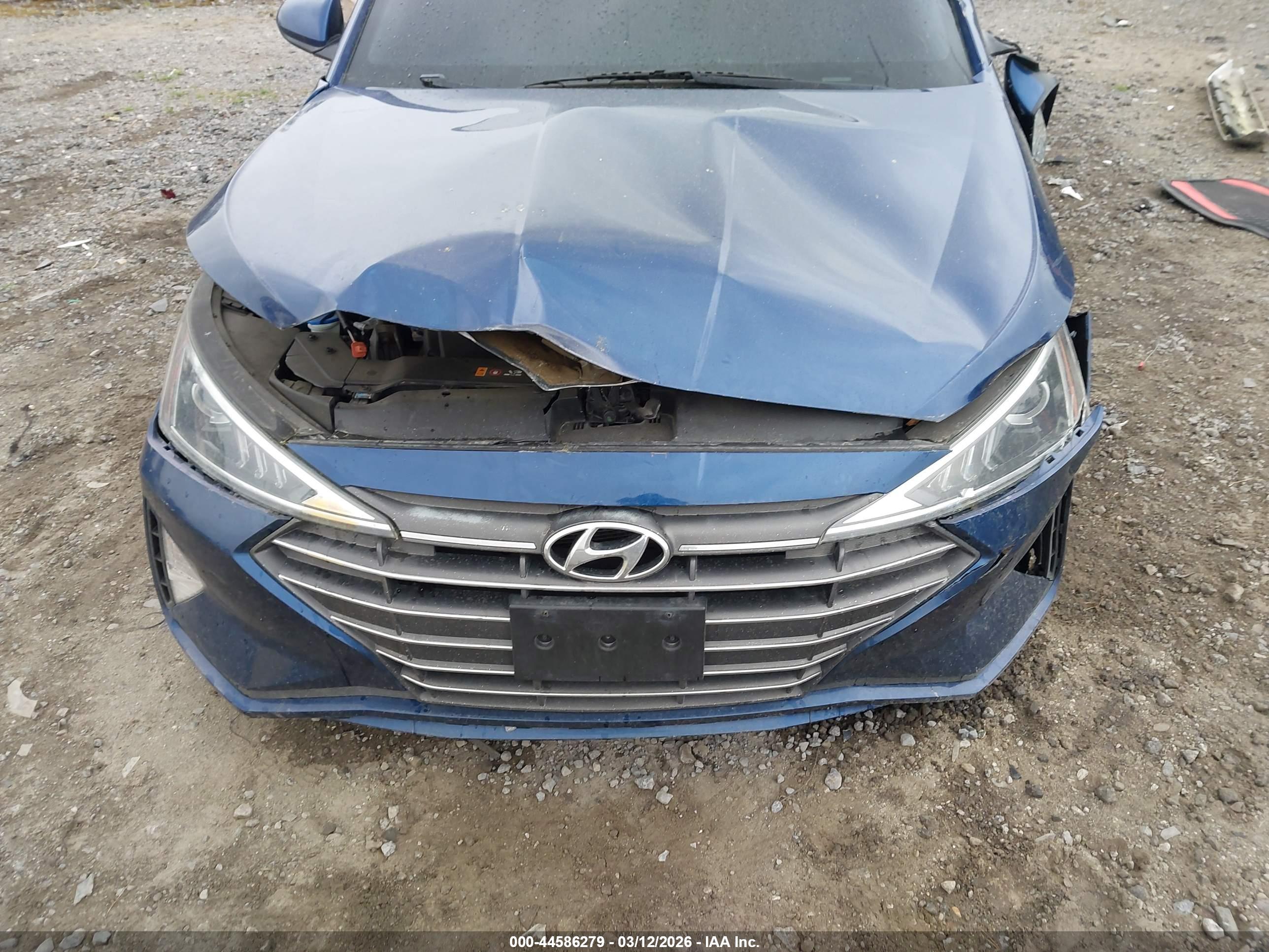 HYUNDAI ELANTRA image 6