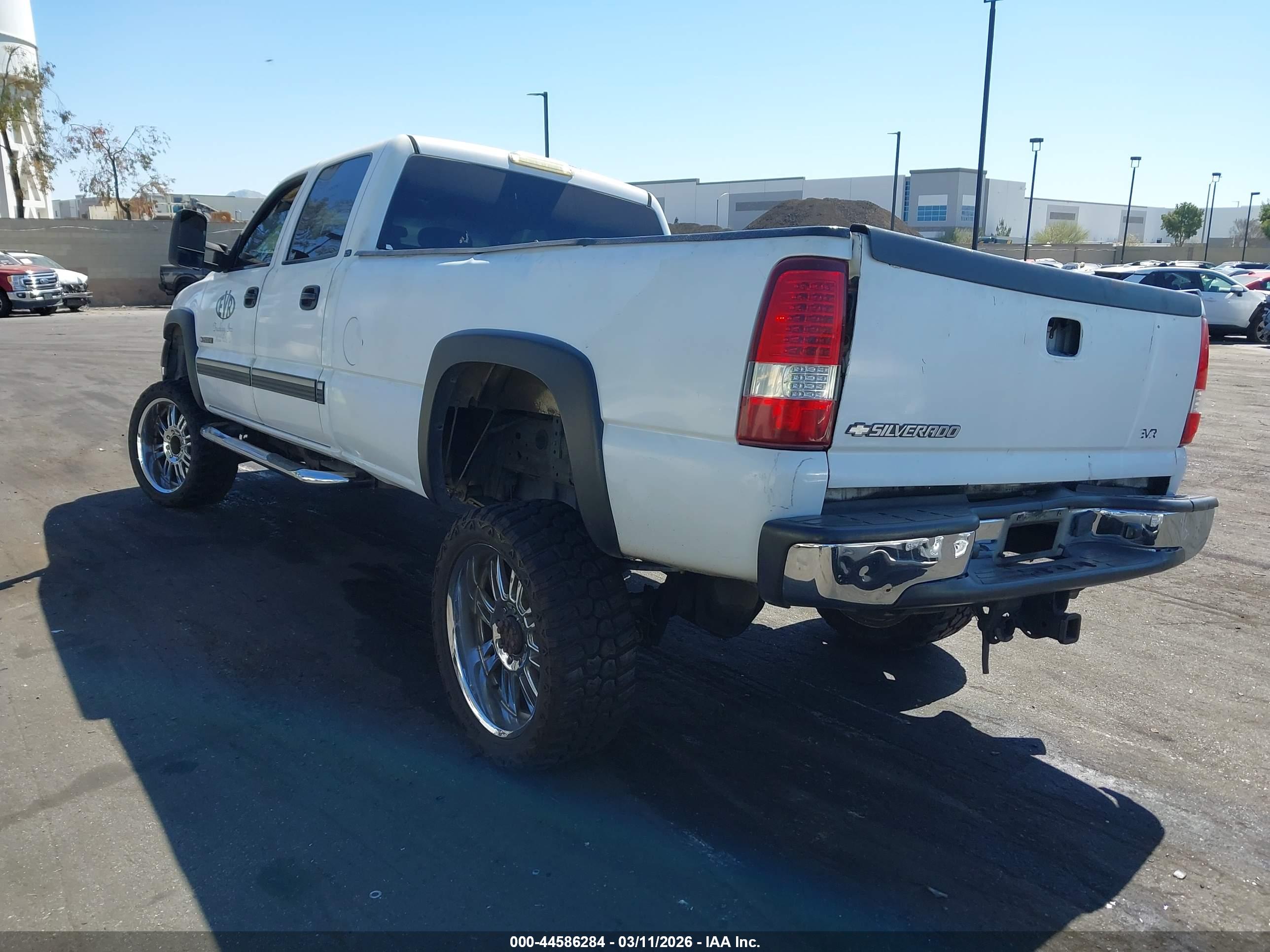 CHEVROLET SILVERADO image 3