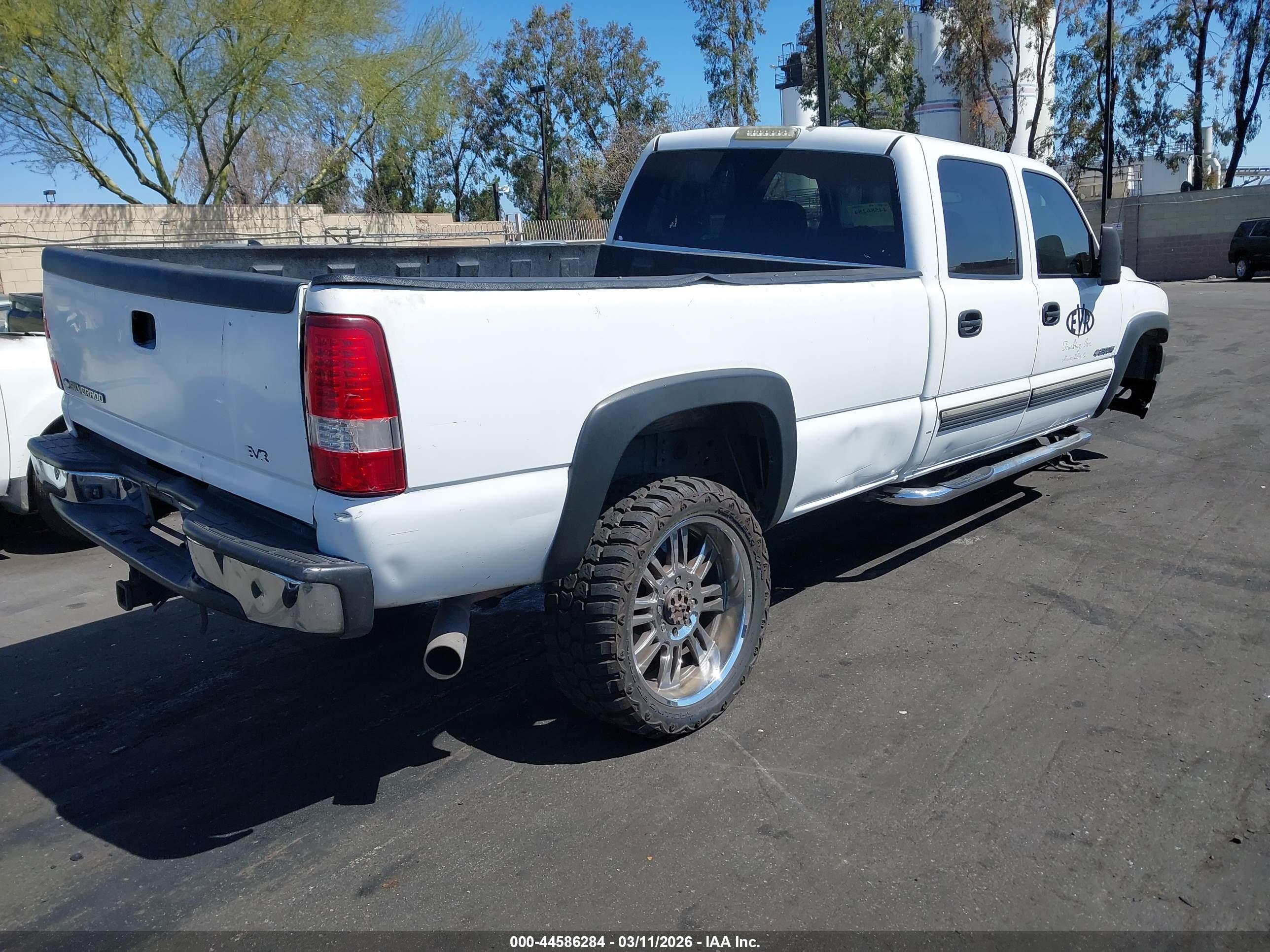 CHEVROLET SILVERADO image 4