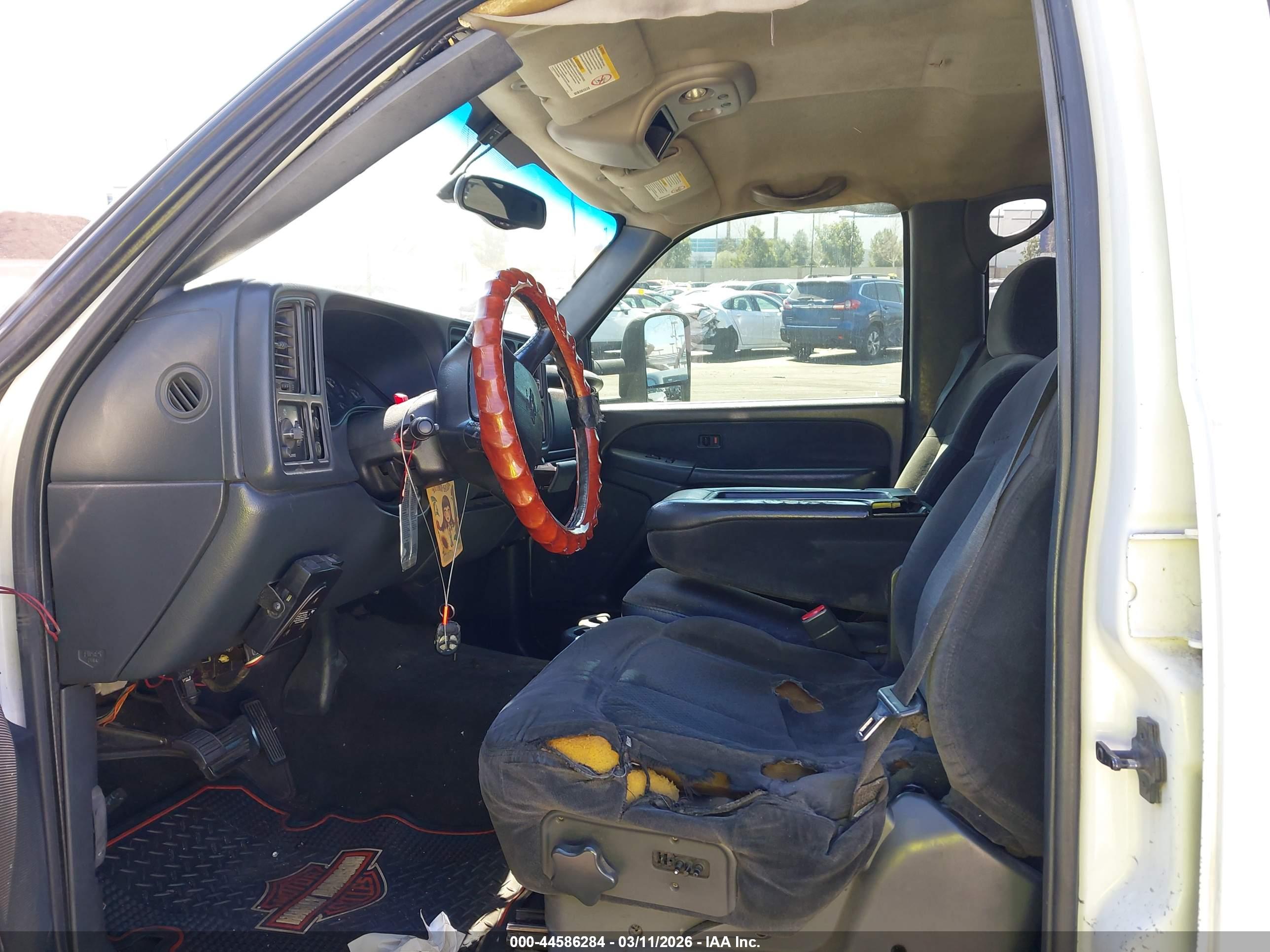 CHEVROLET SILVERADO image 5