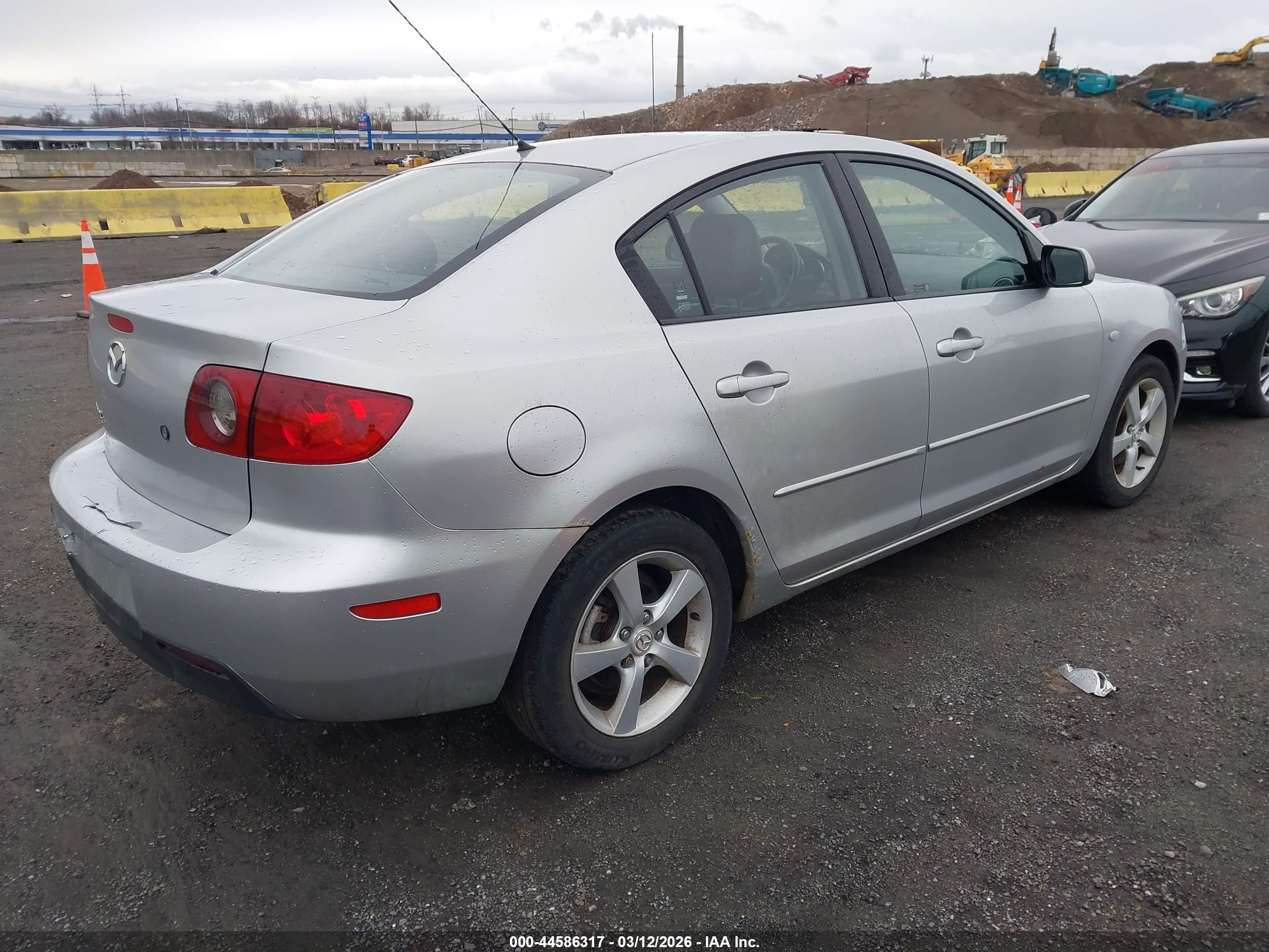 MAZDA MAZDA3 image 4
