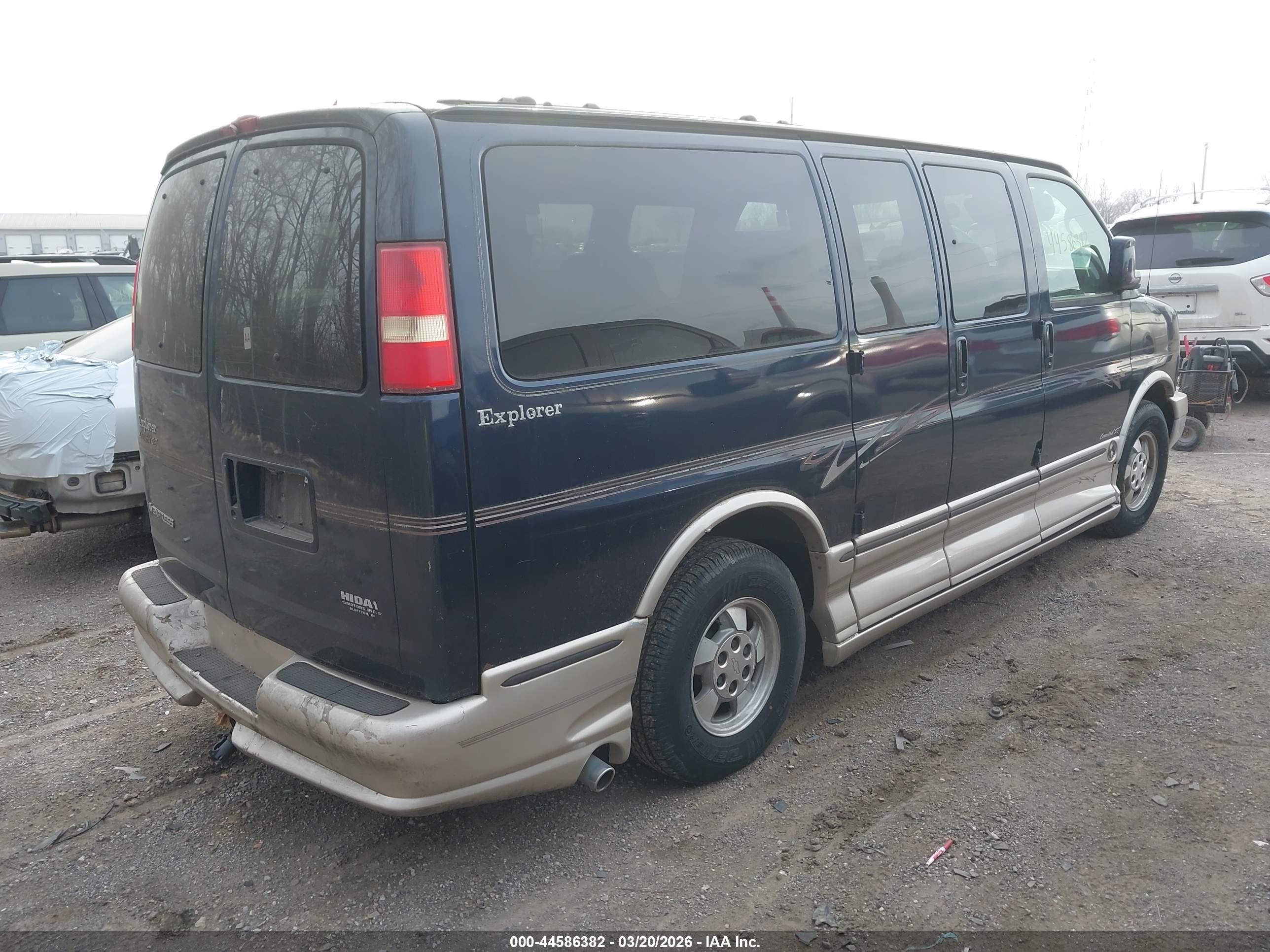 CHEVROLET EXPRESS image 4