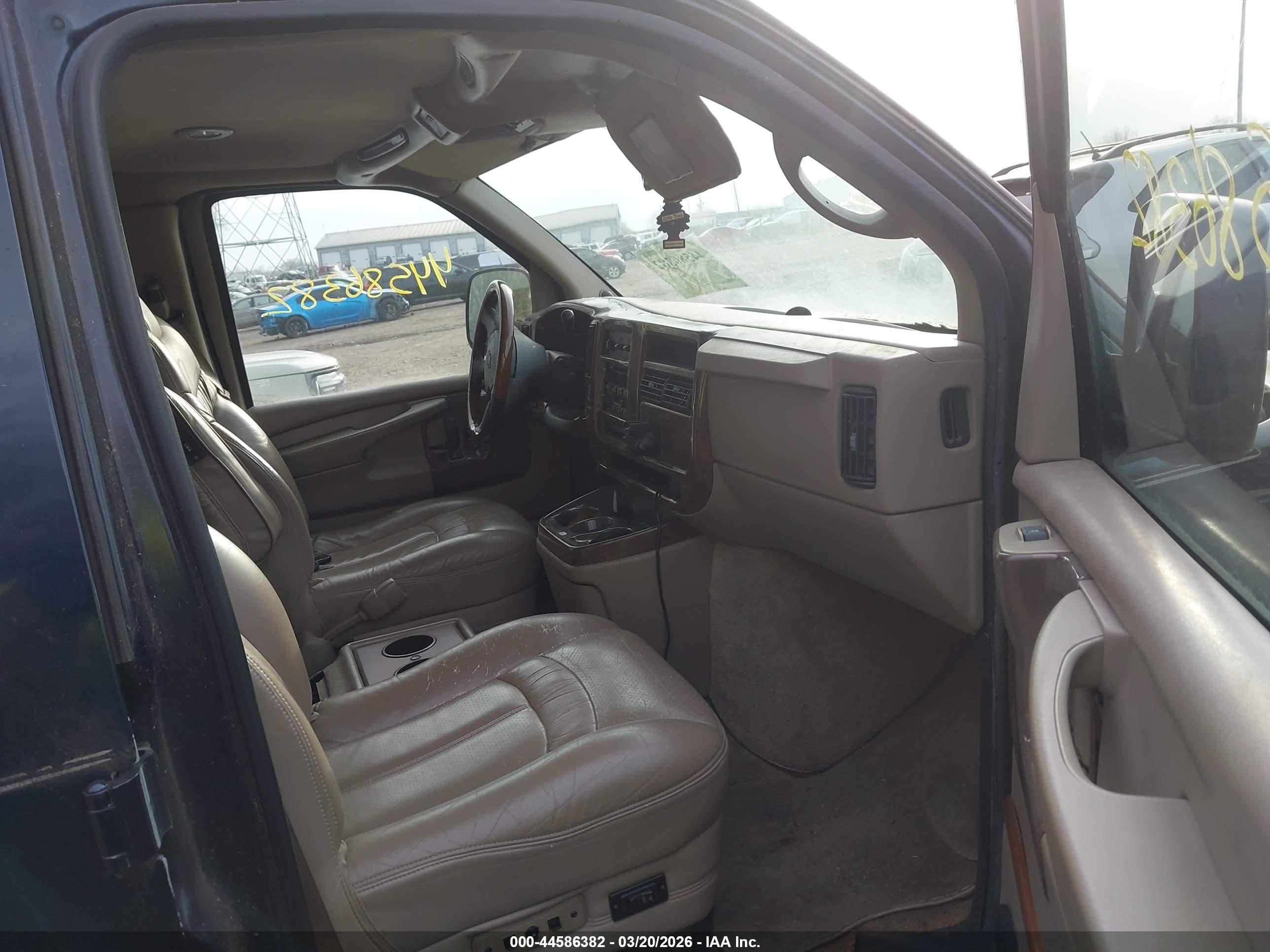 CHEVROLET EXPRESS image 5