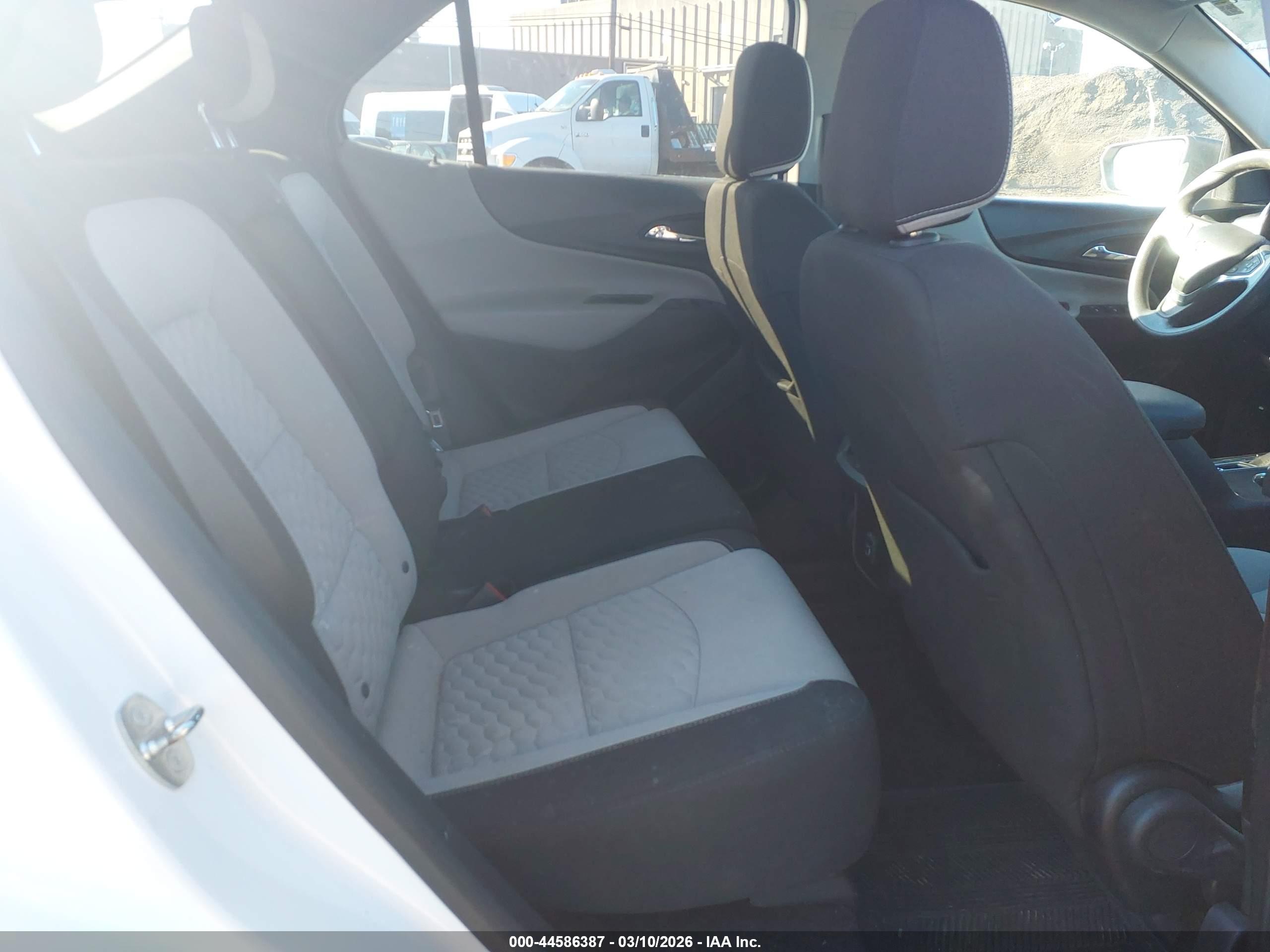 CHEVROLET EQUINOX image 8