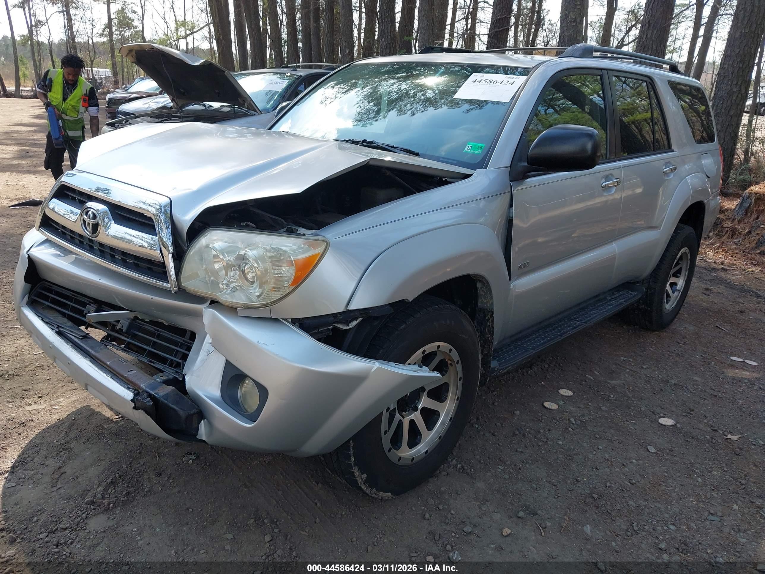TOYOTA 4RUNNER image 2