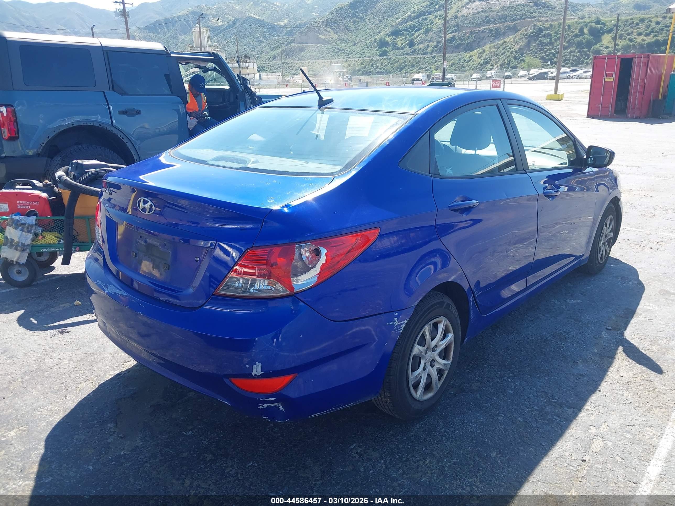 HYUNDAI ACCENT image 4