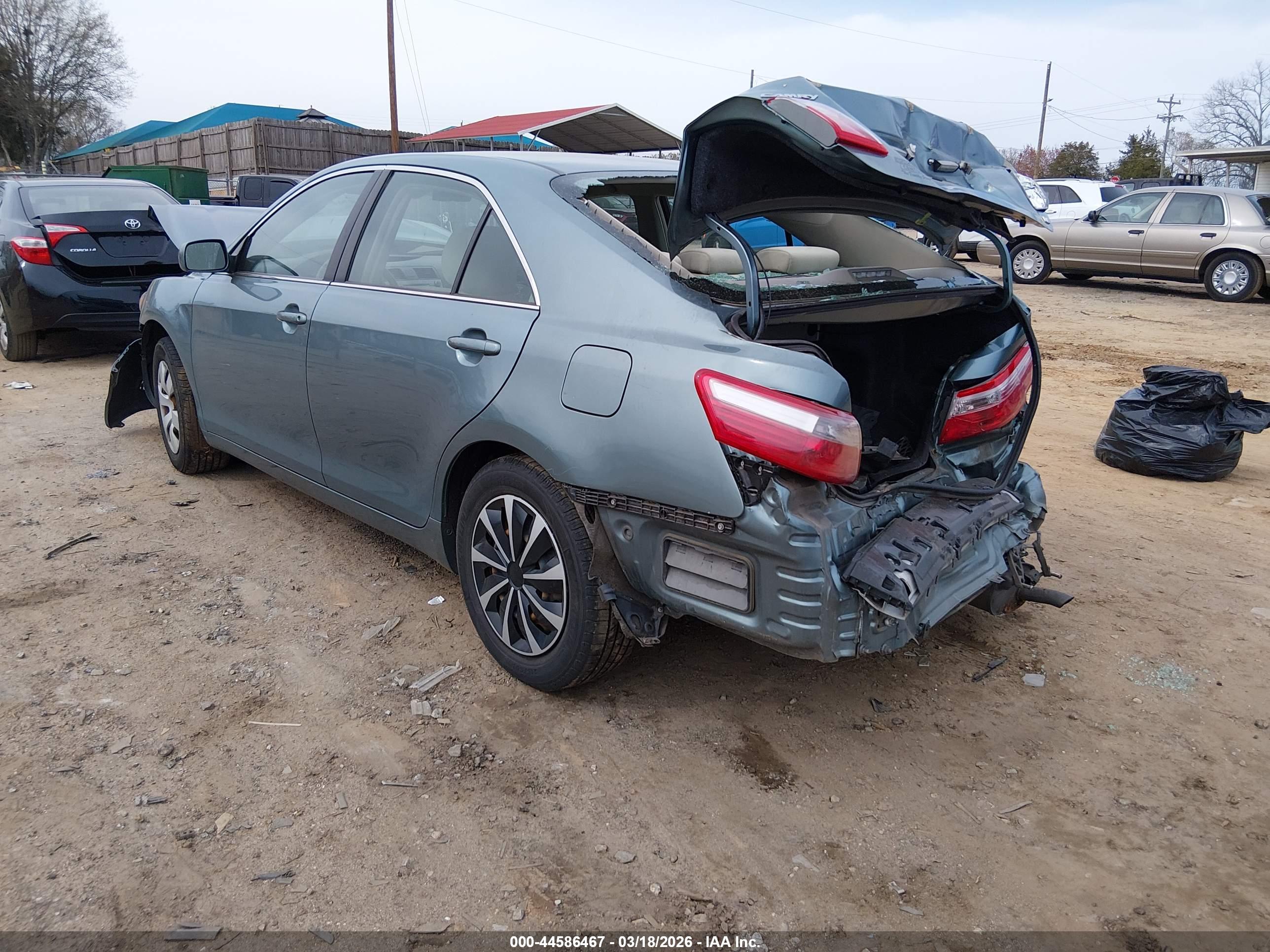 TOYOTA CAMRY image 3