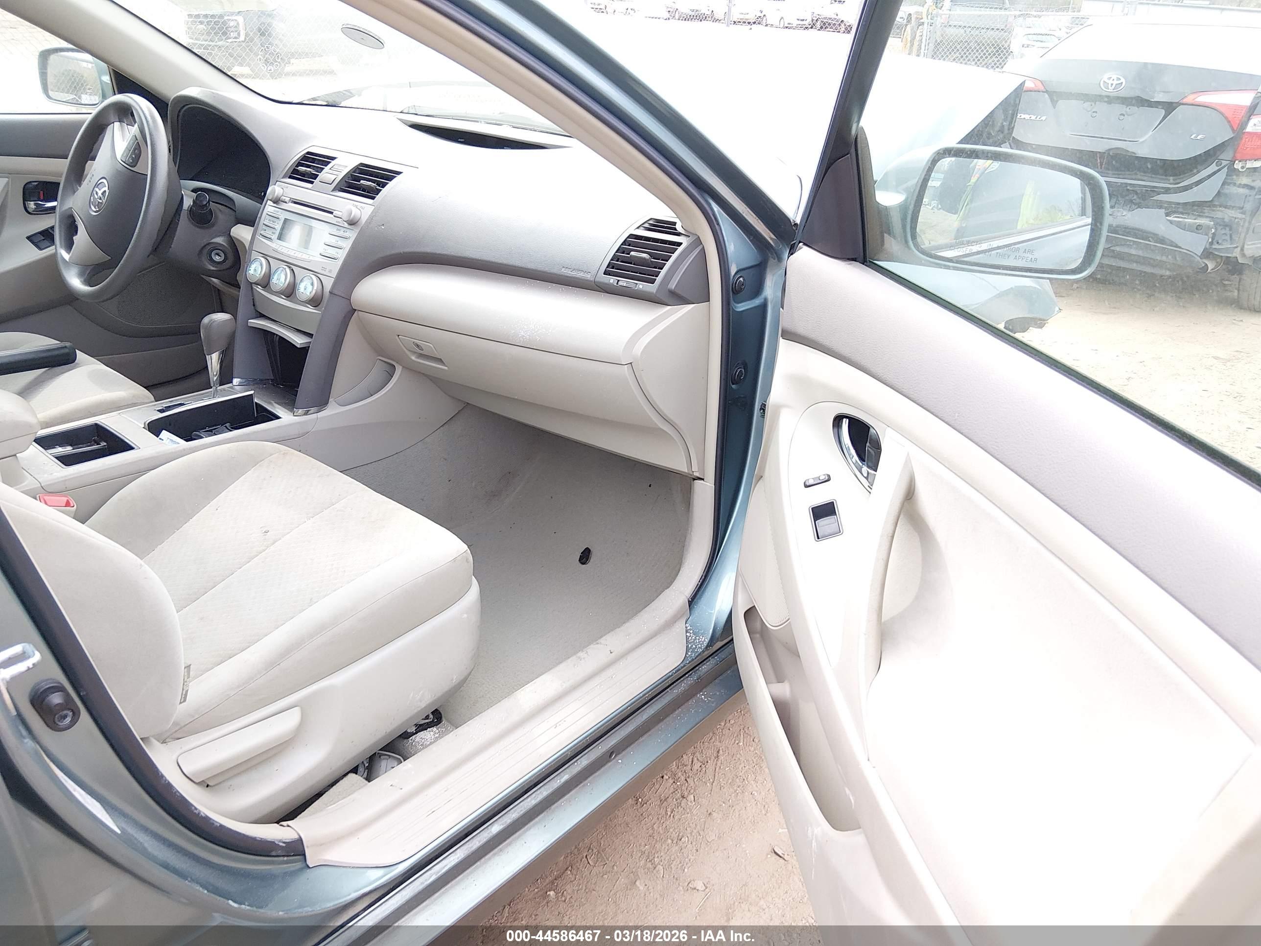 TOYOTA CAMRY image 5