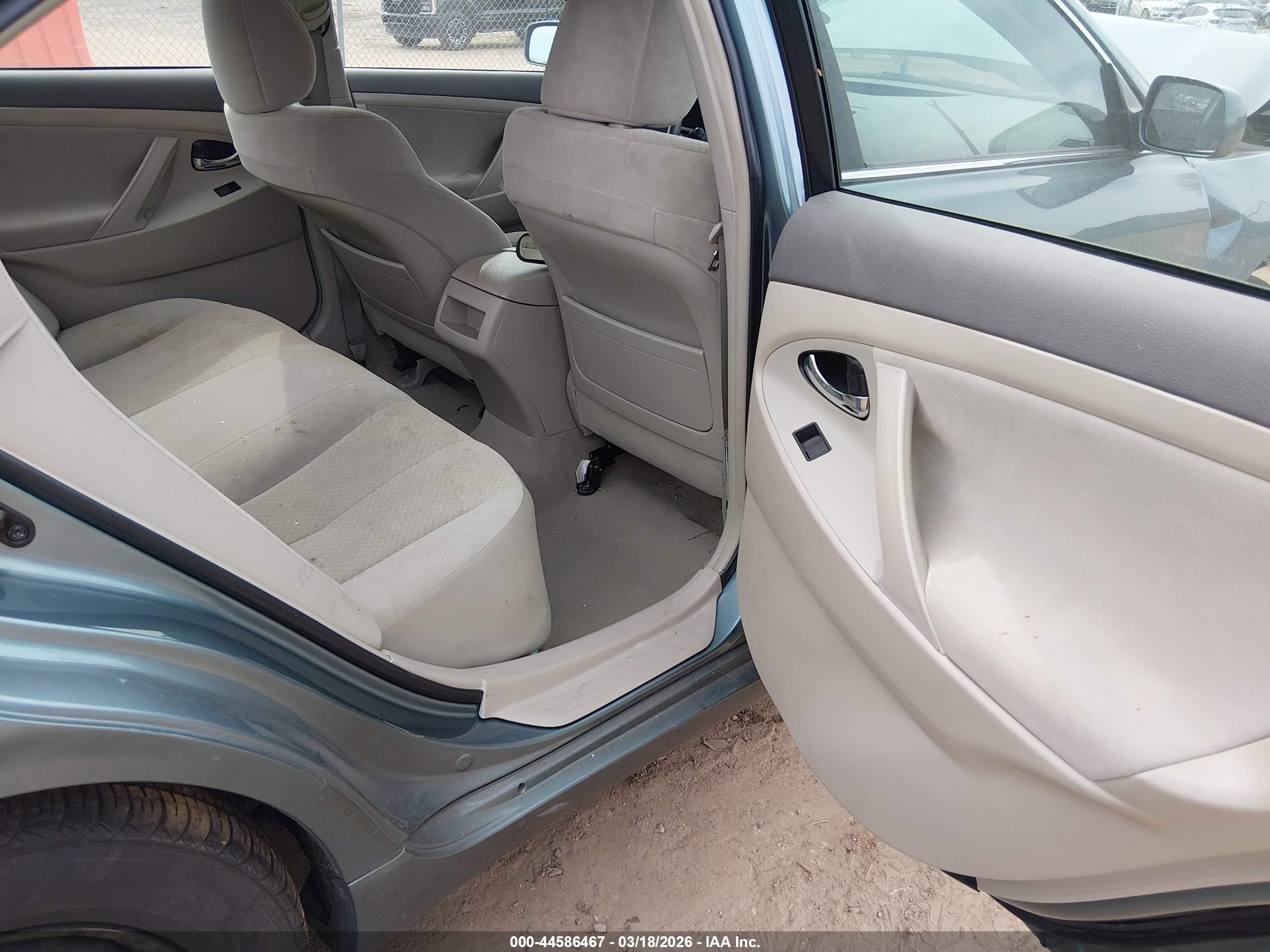 TOYOTA CAMRY image 8