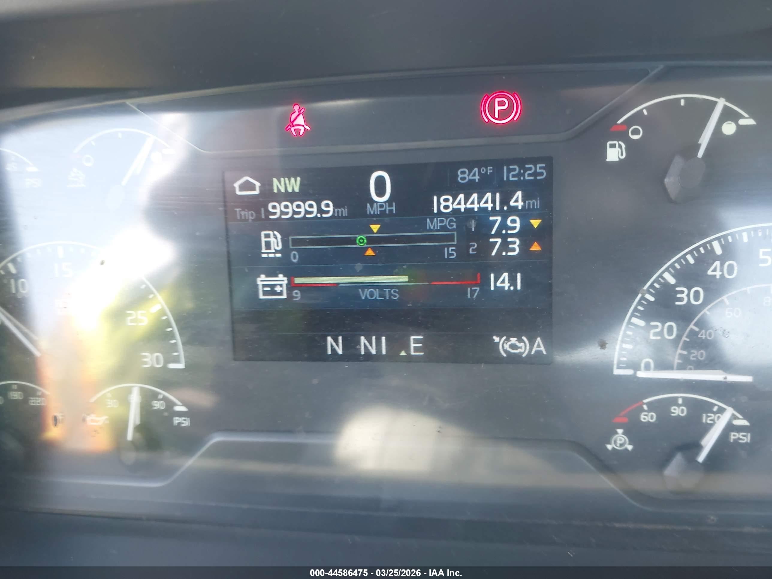 VOLVO VNR image 6