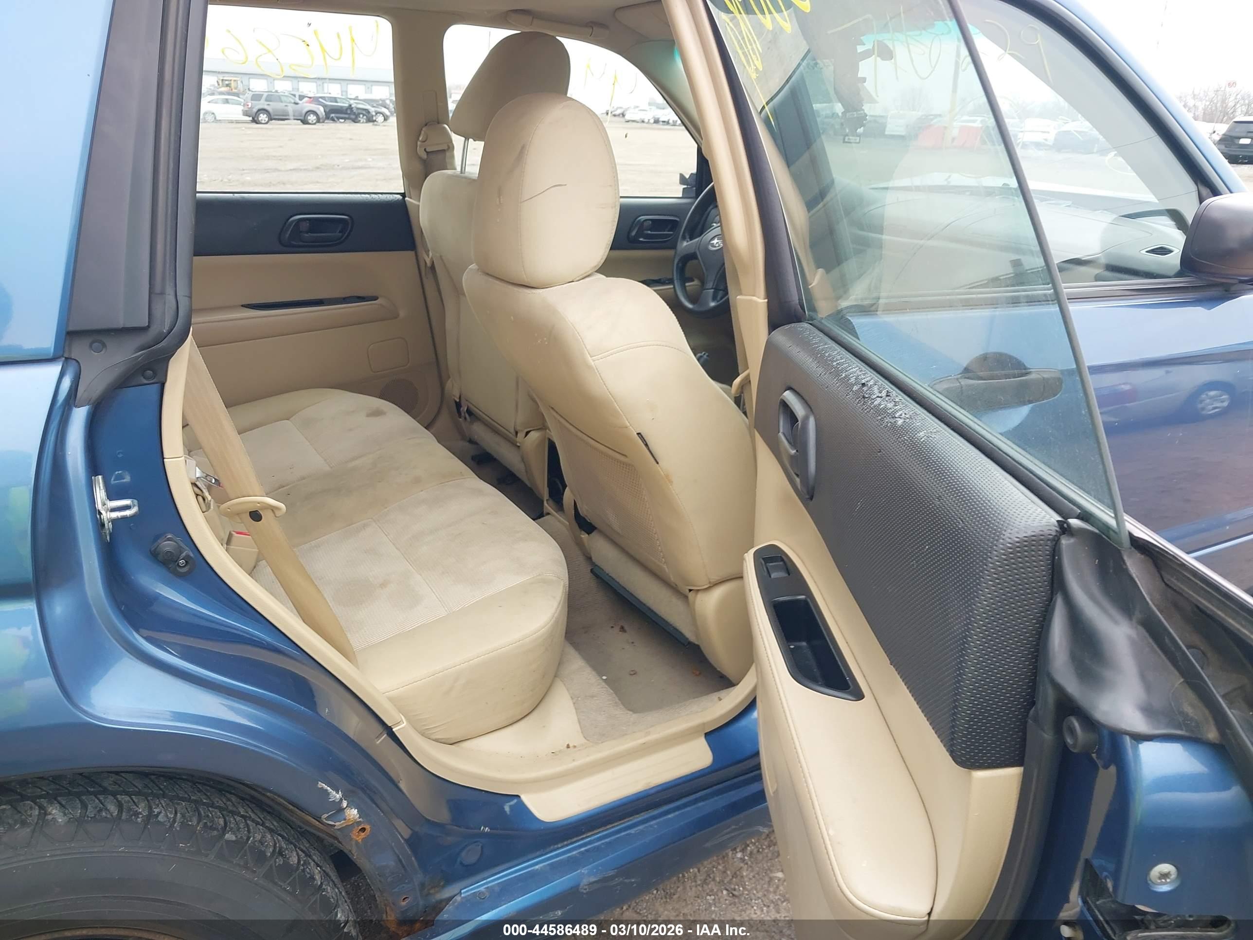SUBARU FORESTER image 8