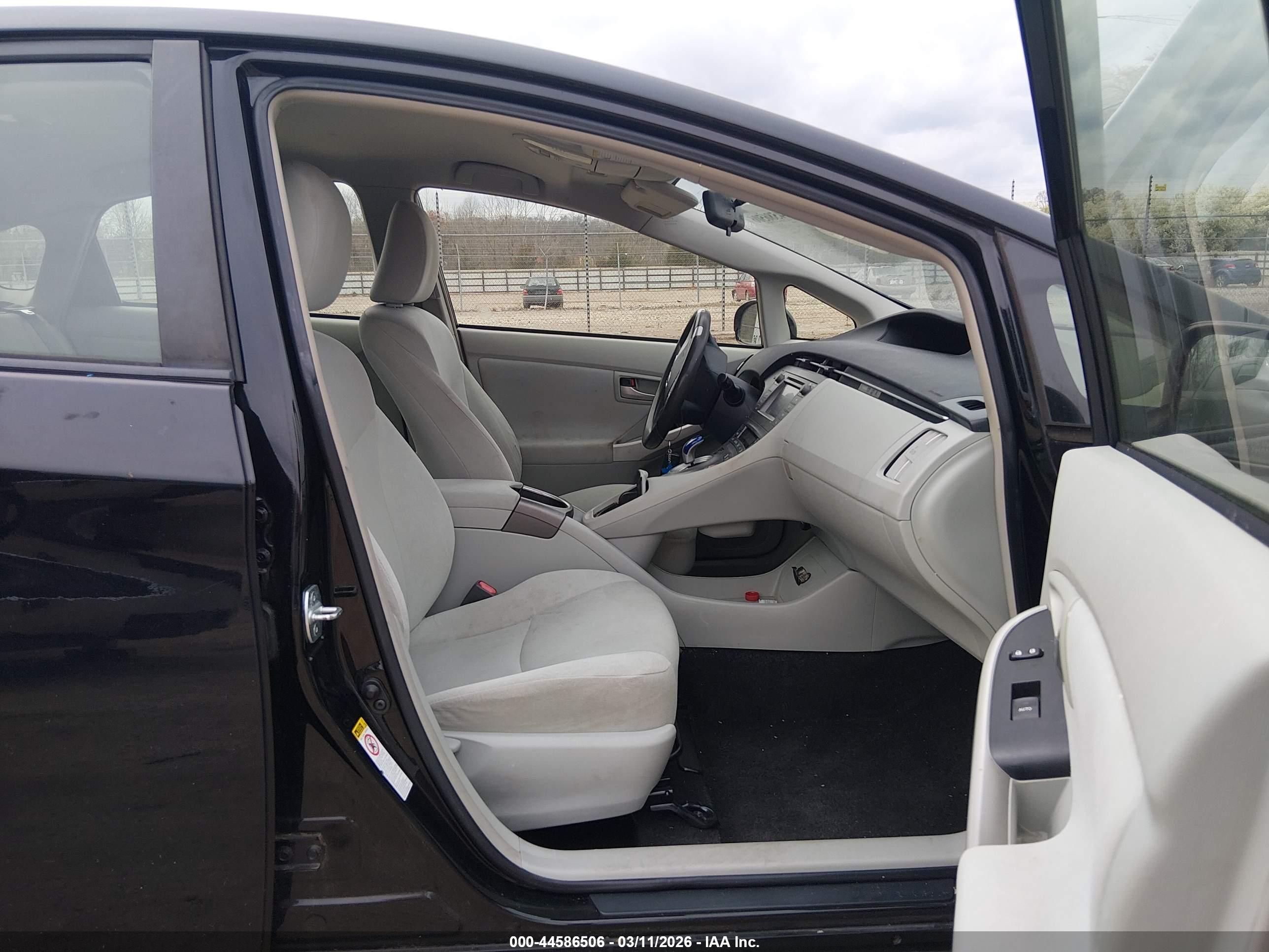 TOYOTA PRIUS image 5