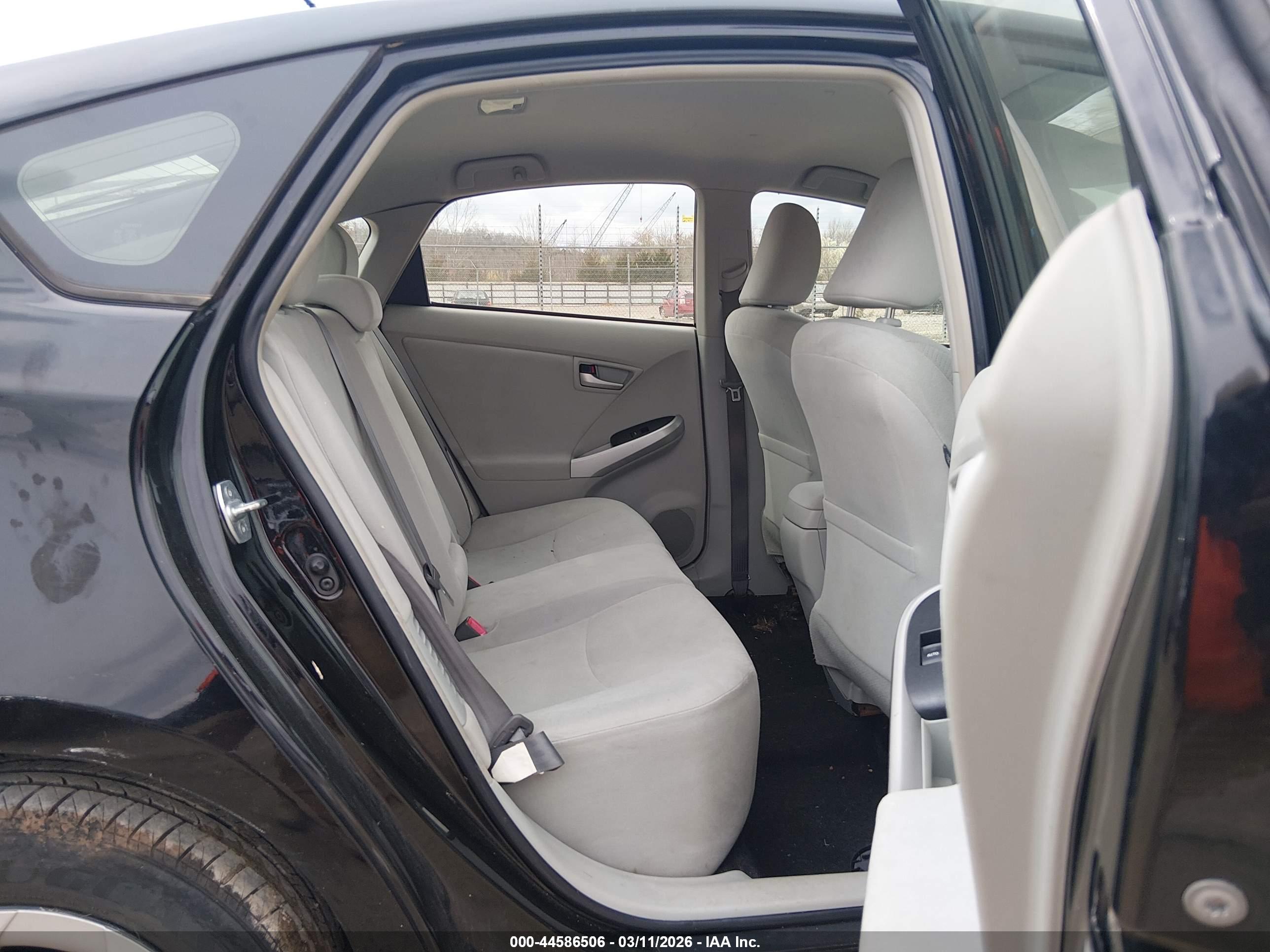 TOYOTA PRIUS image 8
