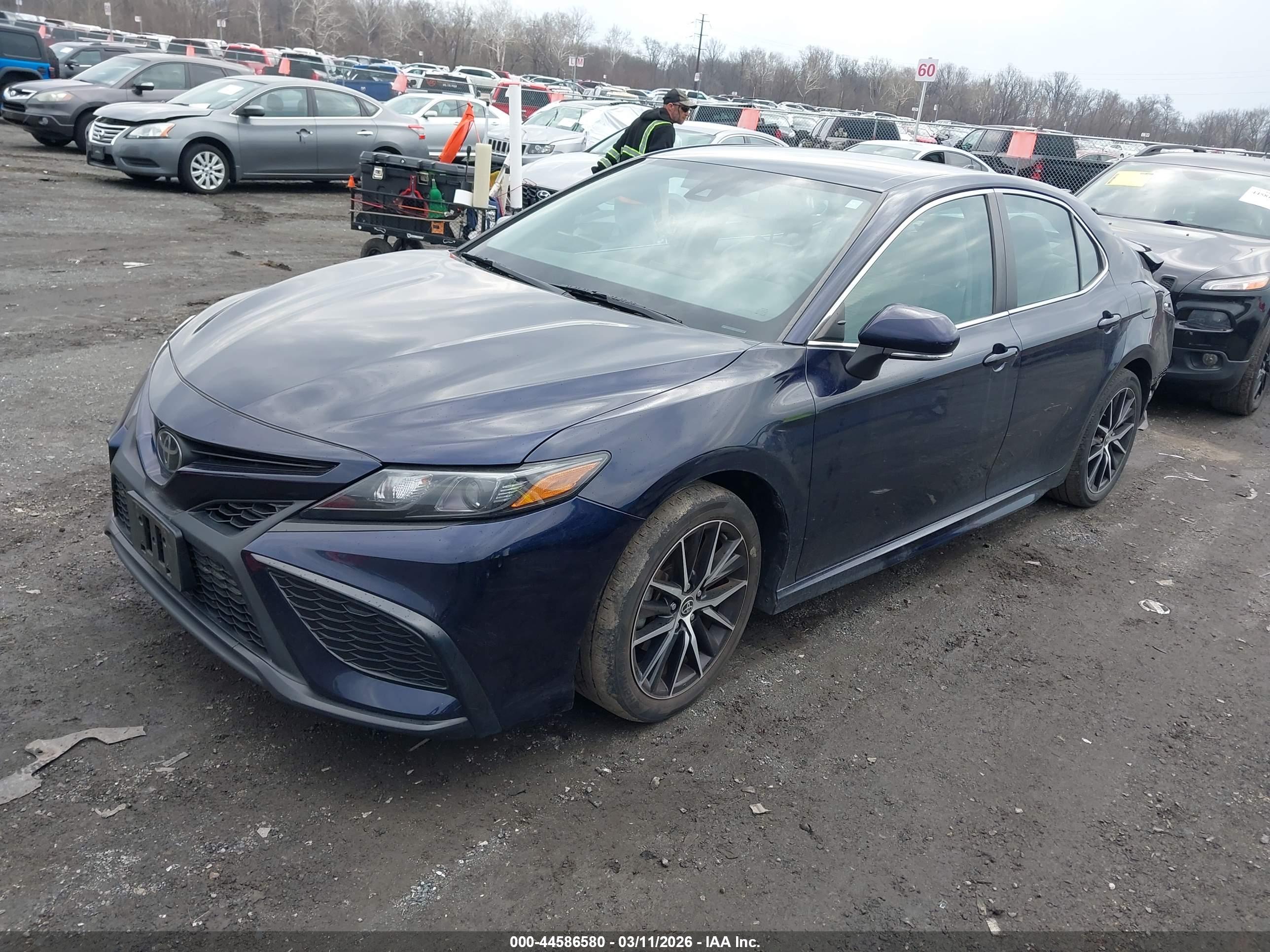 TOYOTA CAMRY image 2